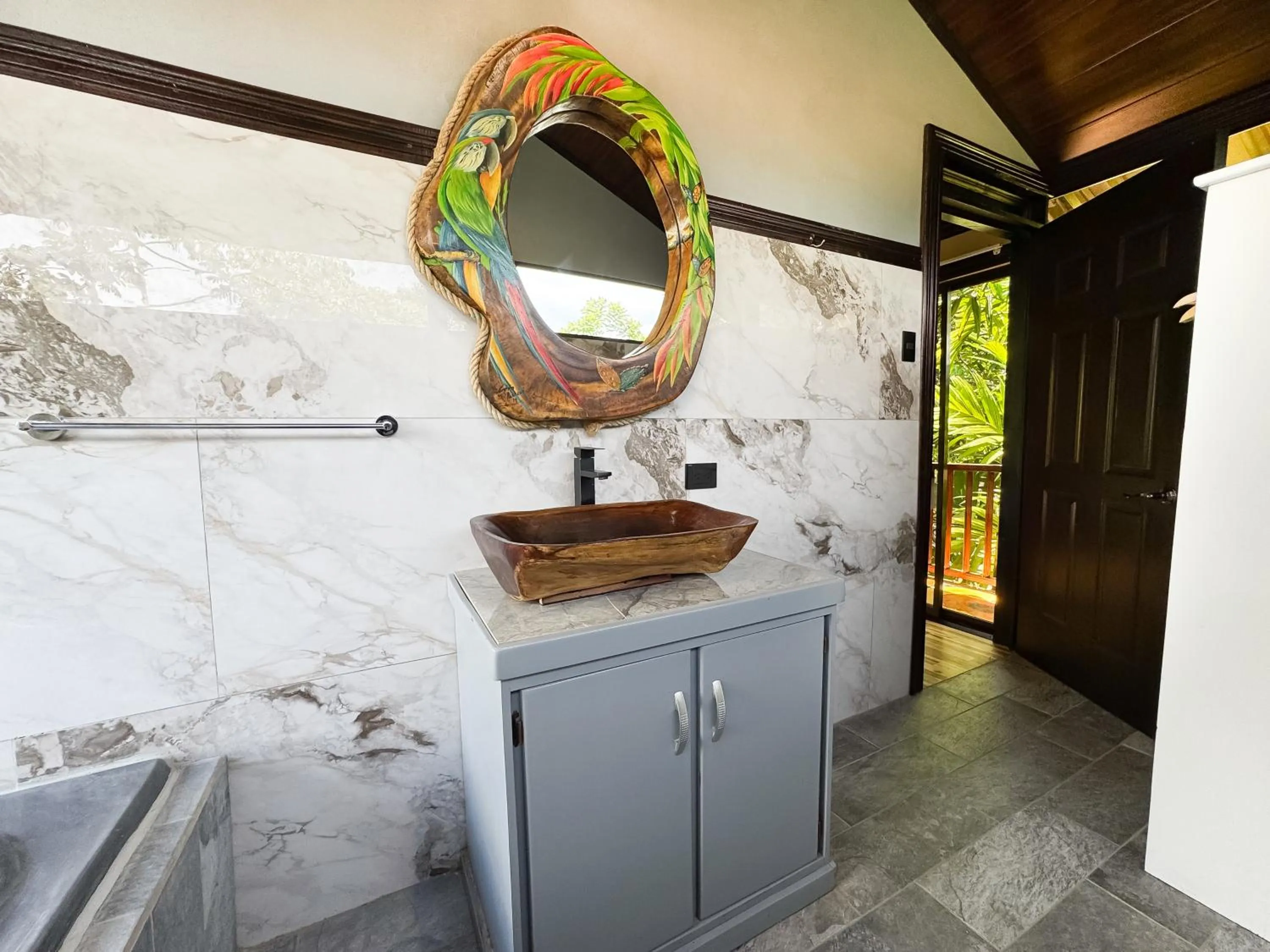 Bathroom in Hotel Heliconias Nature Inn & Hot Springs