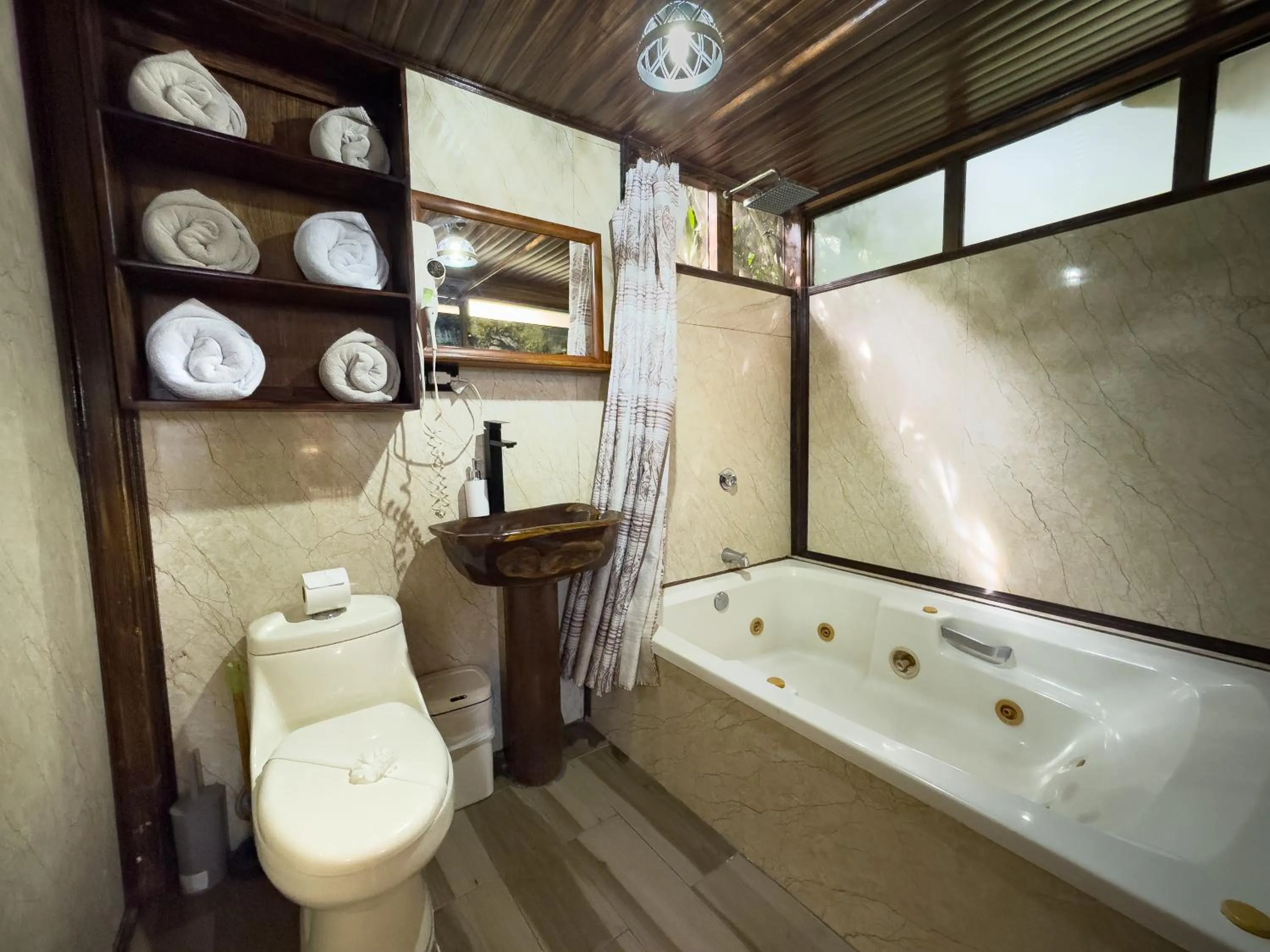 Bathroom in Hotel Heliconias Nature Inn & Hot Springs