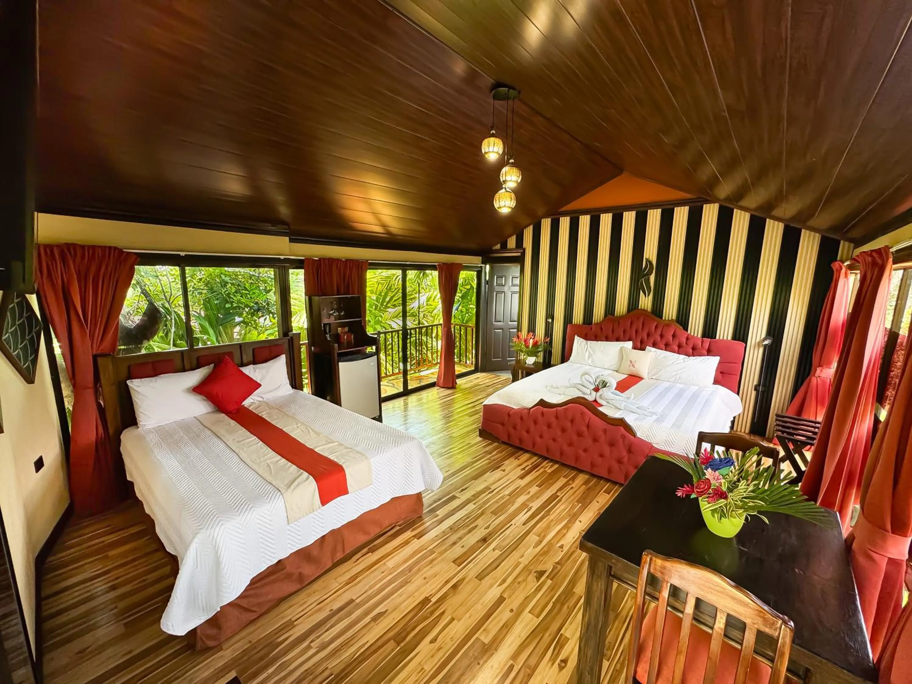 Bed in Hotel Heliconias Nature Inn & Hot Springs