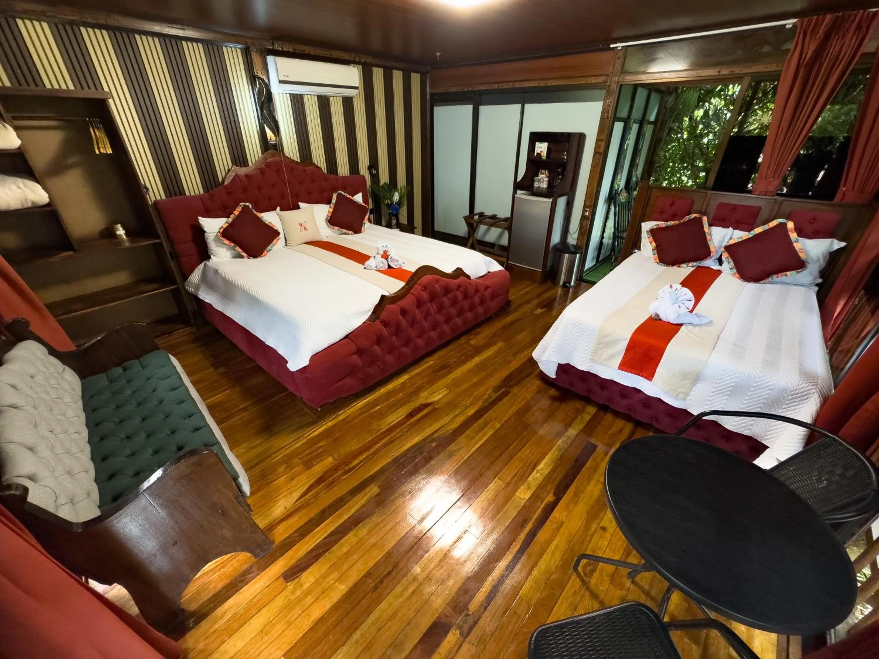 Bed in Hotel Heliconias Nature Inn & Hot Springs