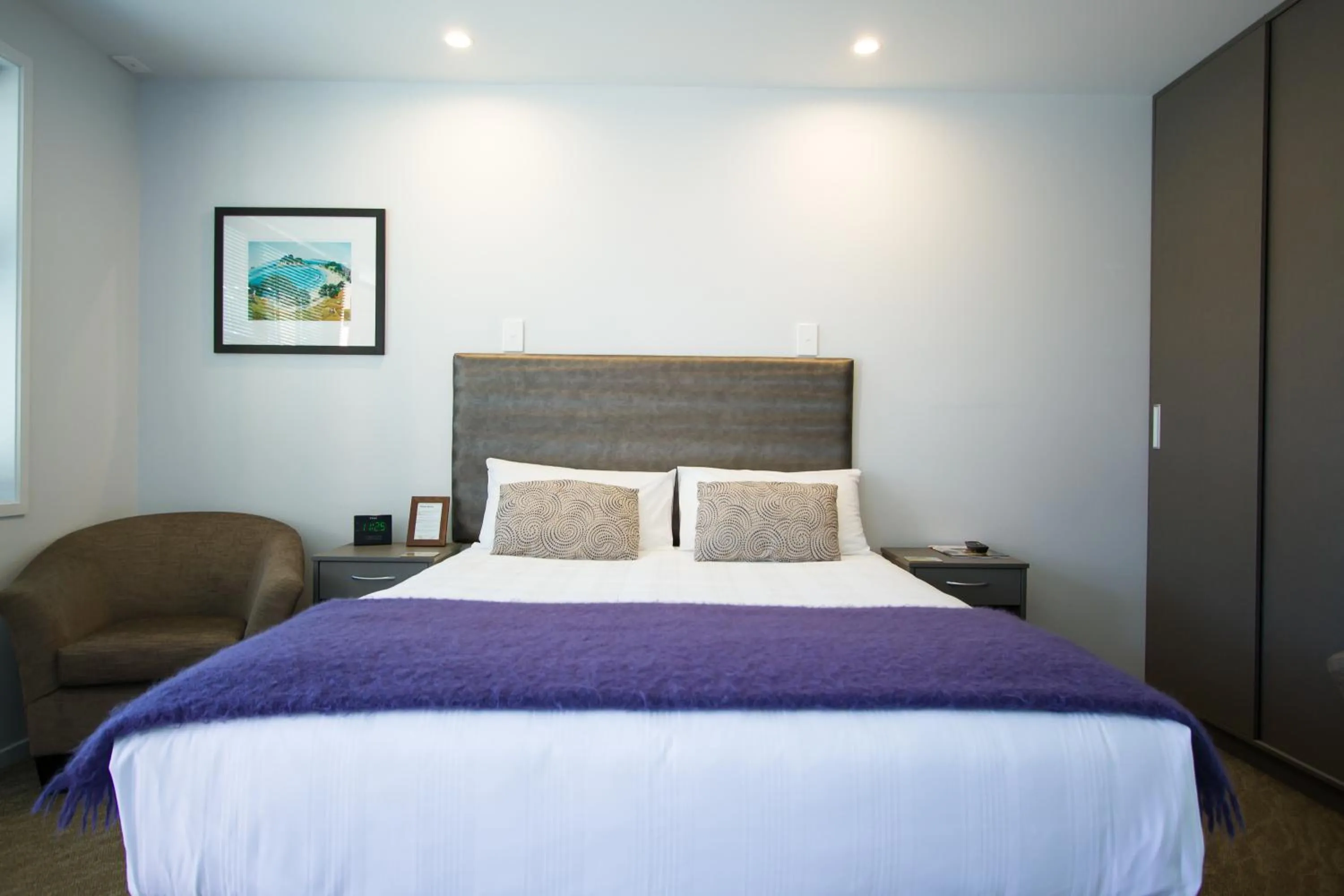 Bedroom, Bed in 850 Cameron Motel