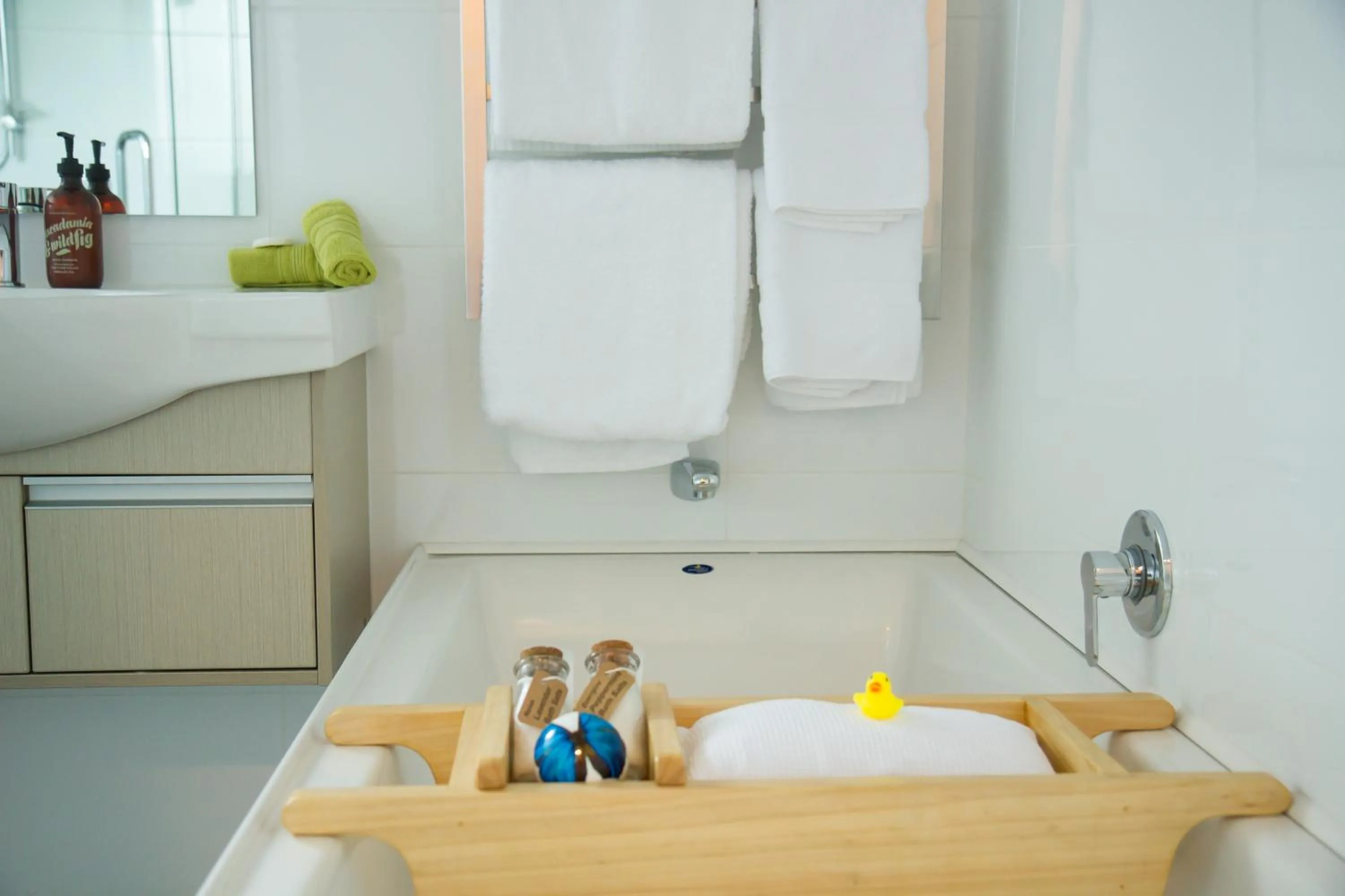 Bathroom in 850 Cameron Motel