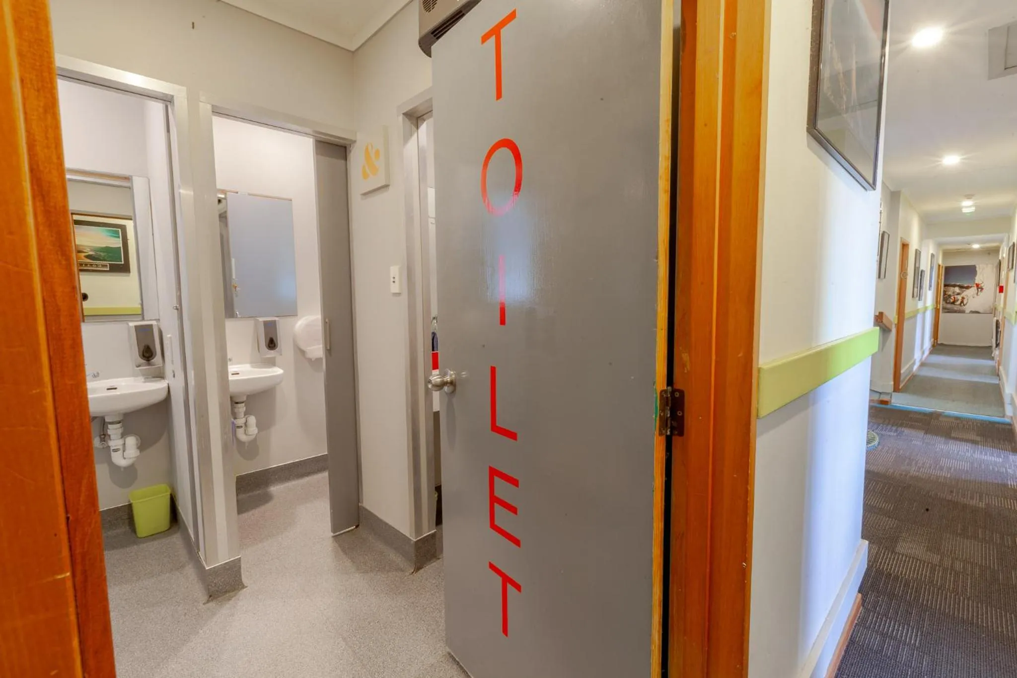 Toilet in Ivorytowers Accommodation