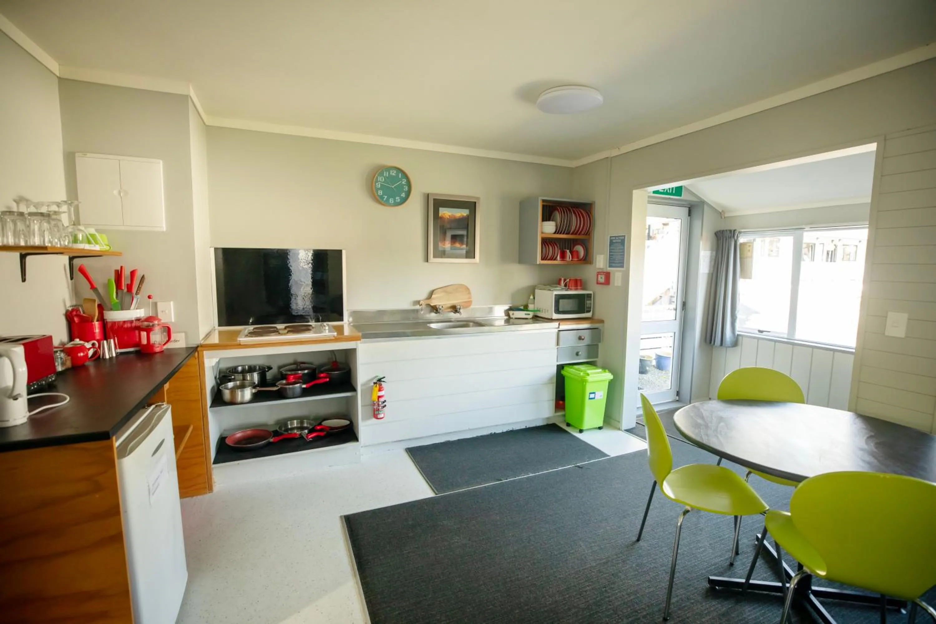 Communal lounge/ TV room in Ivorytowers Accommodation