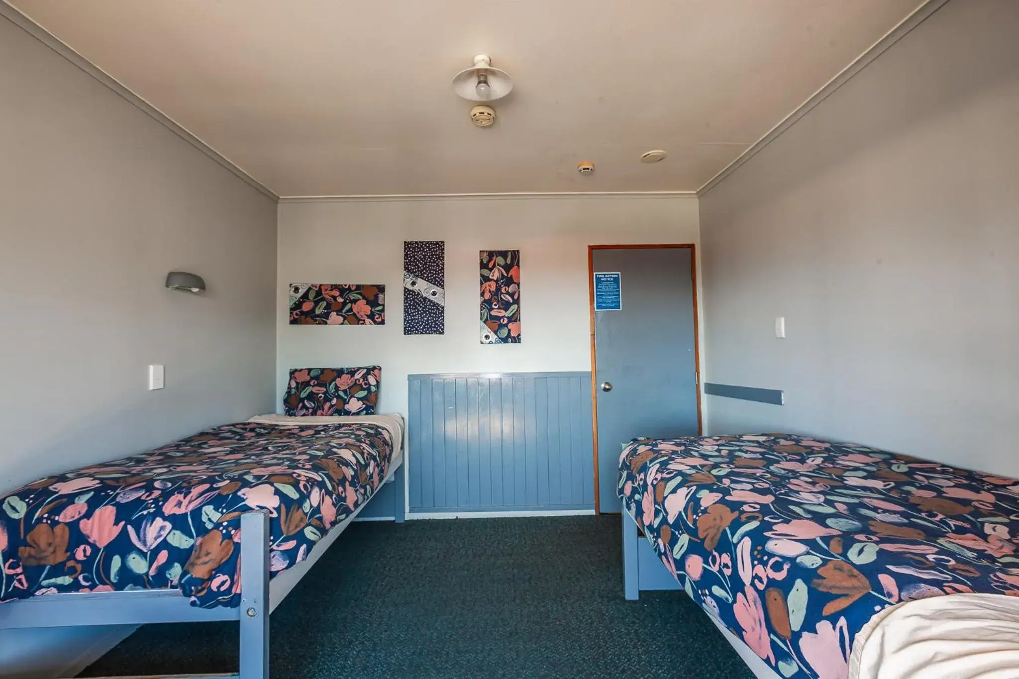 Budget Twin Room in Ivorytowers Accommodation Budget Twin Room in Ivorytowers Accommodation