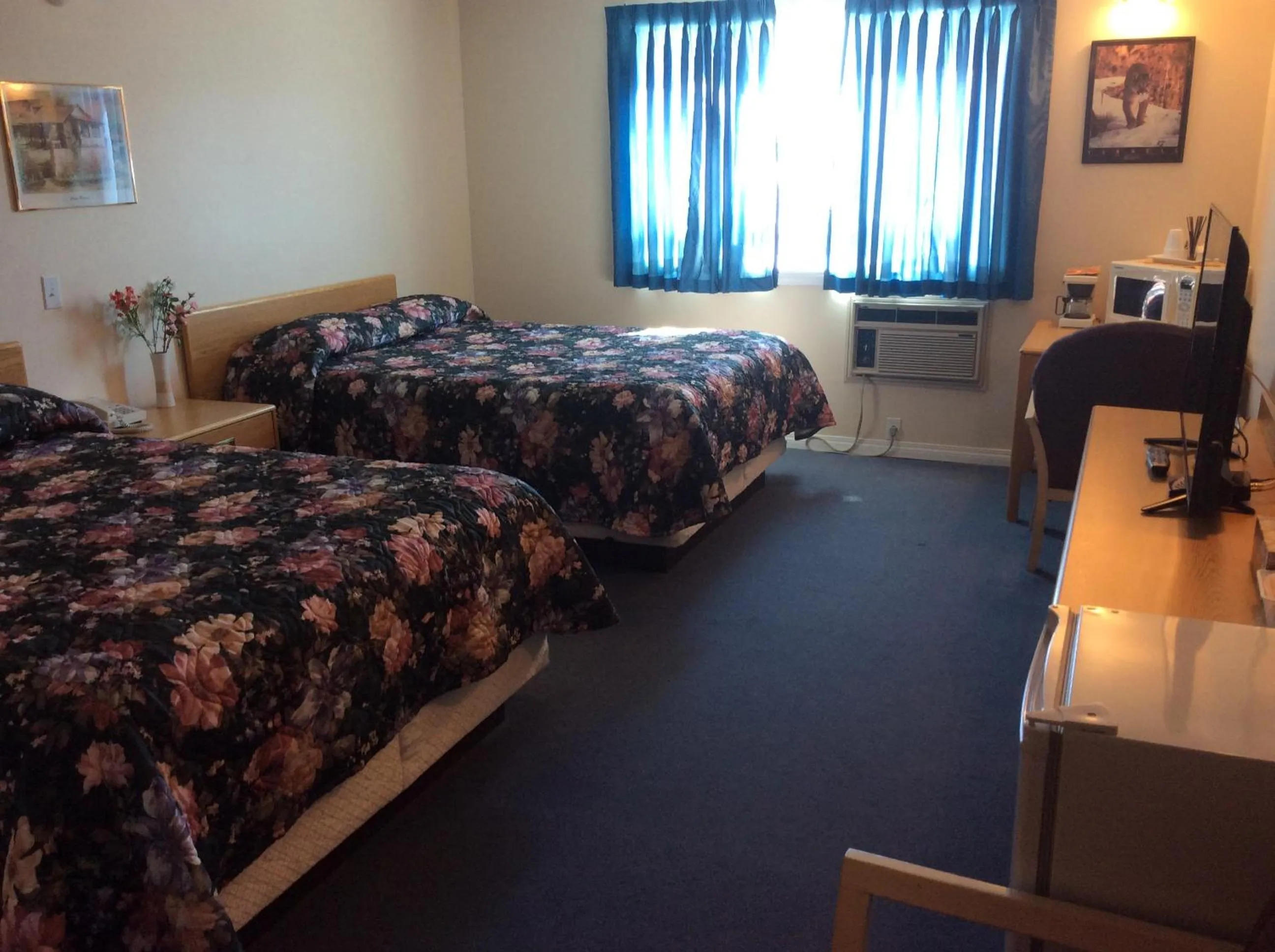 Bed in Rainbow Motel