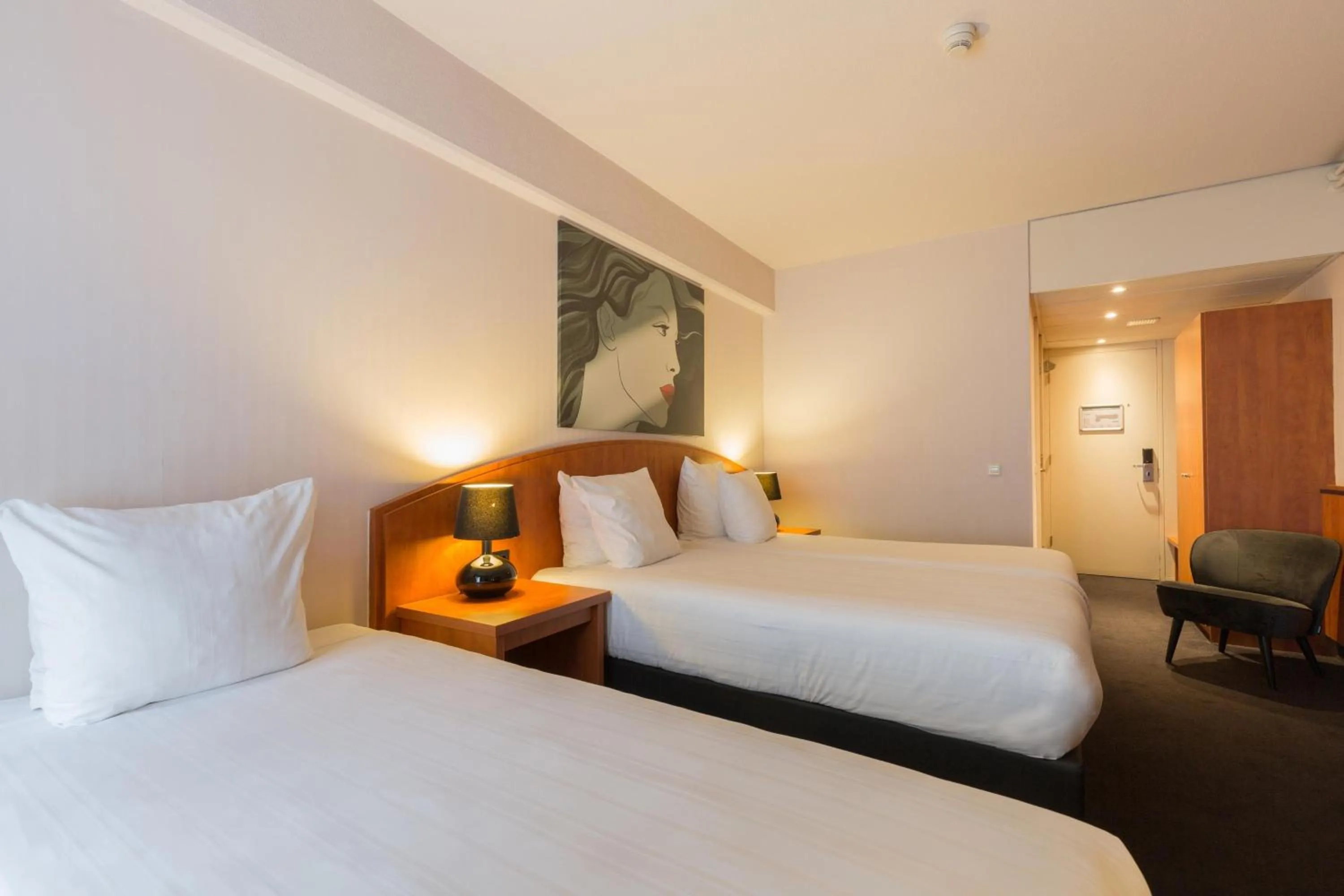Photo of the whole room, Bed in Leonardo Hotel Utrecht City Center
