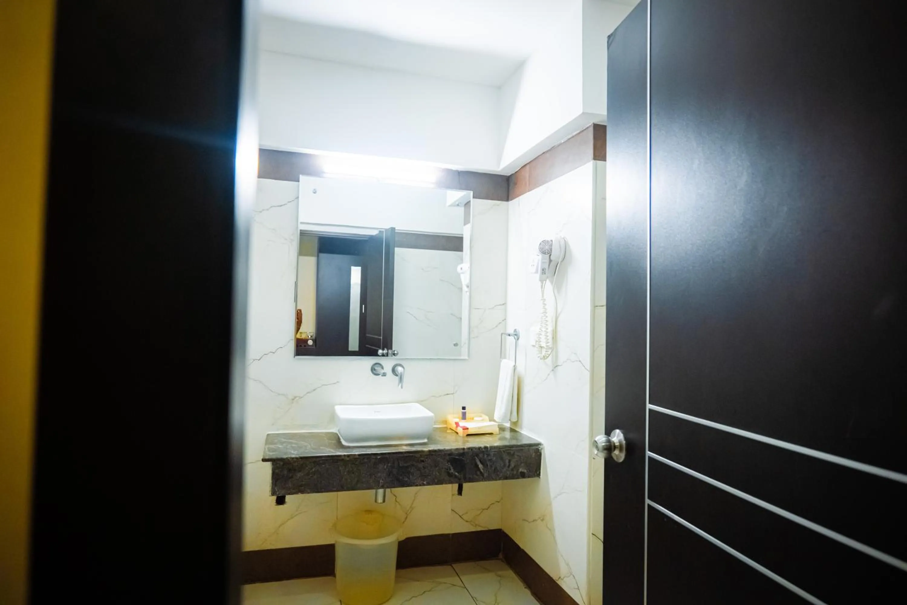 Bathroom, Bed in Poppys Hotel Madurai