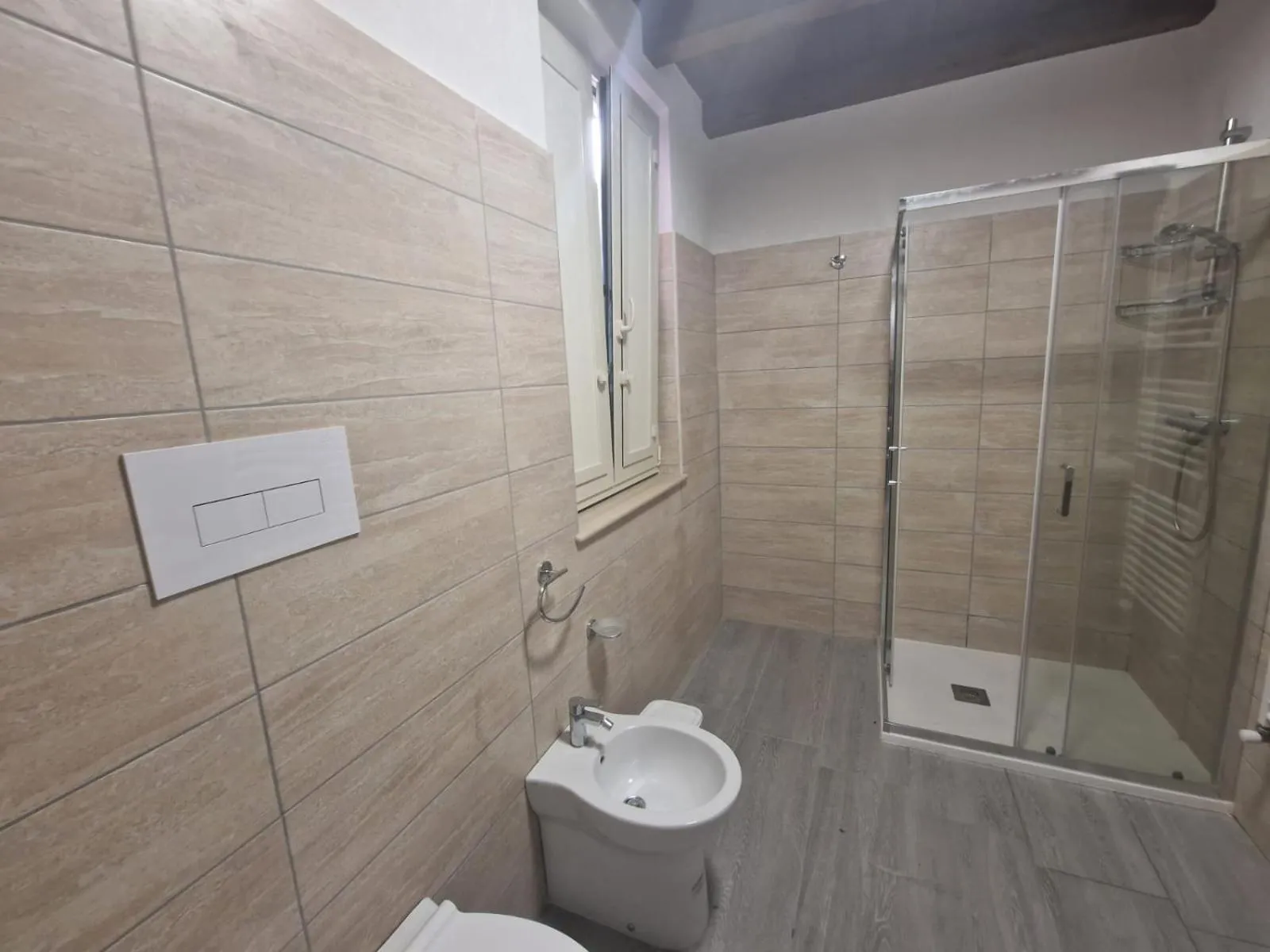 Shower in Residence Mirella