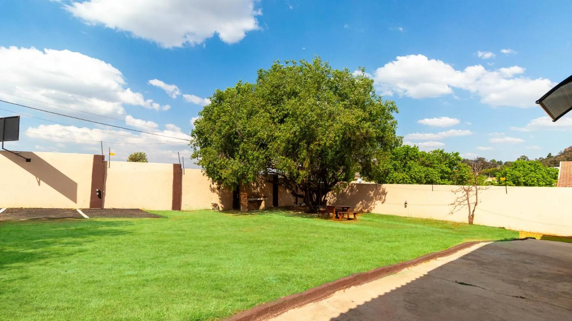 Property building in Meredale Lodge