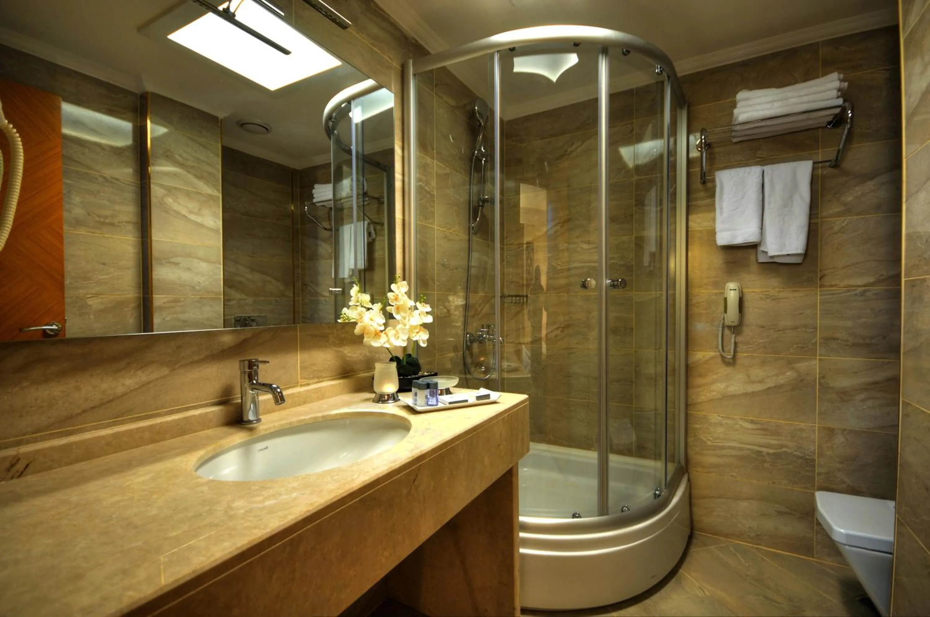 Bathroom in Golden Deluxe Hotel
