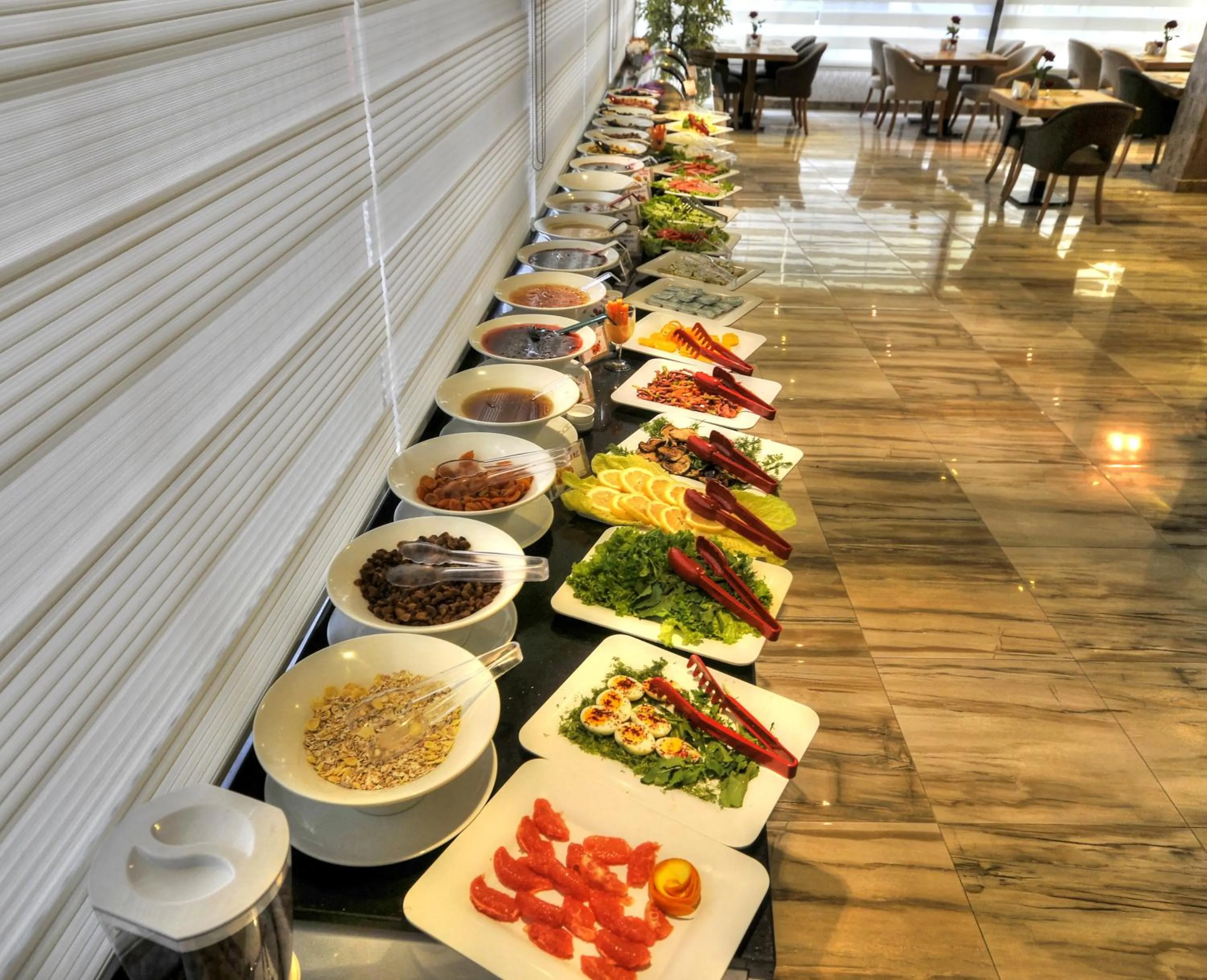 Restaurant/places to eat in Golden Deluxe Hotel