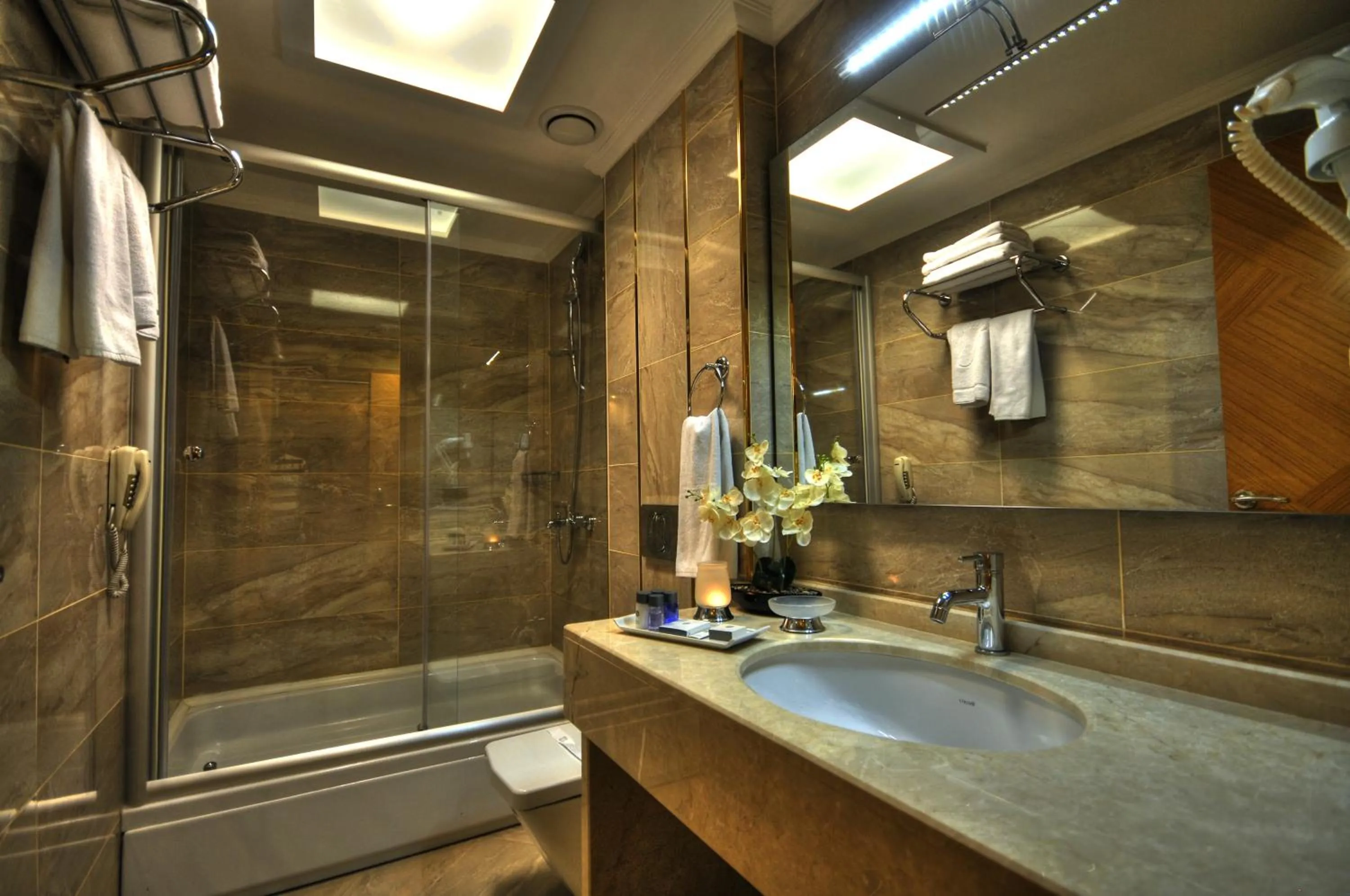 Bathroom in Golden Deluxe Hotel