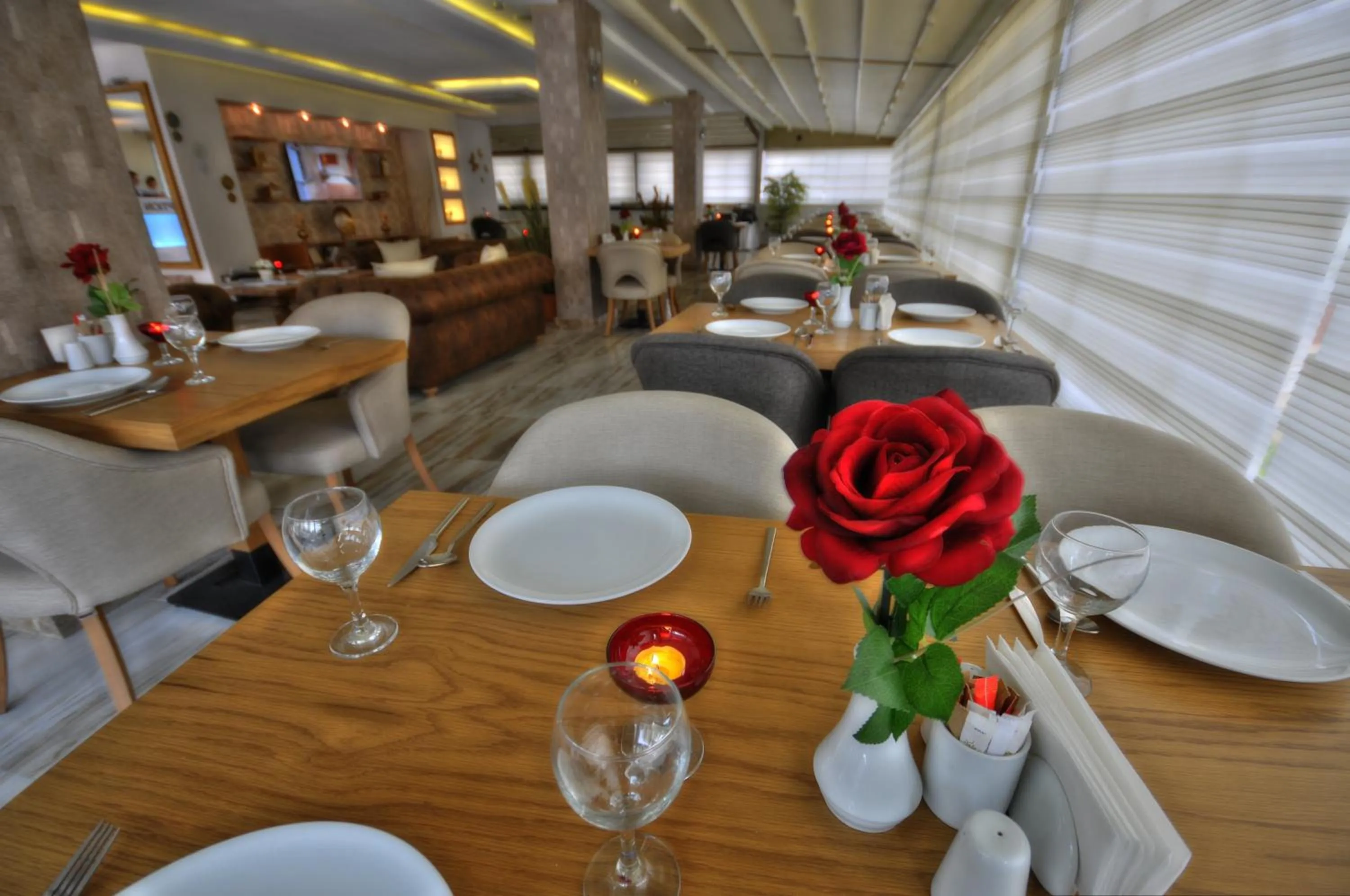 Food and drinks in Golden Deluxe Hotel