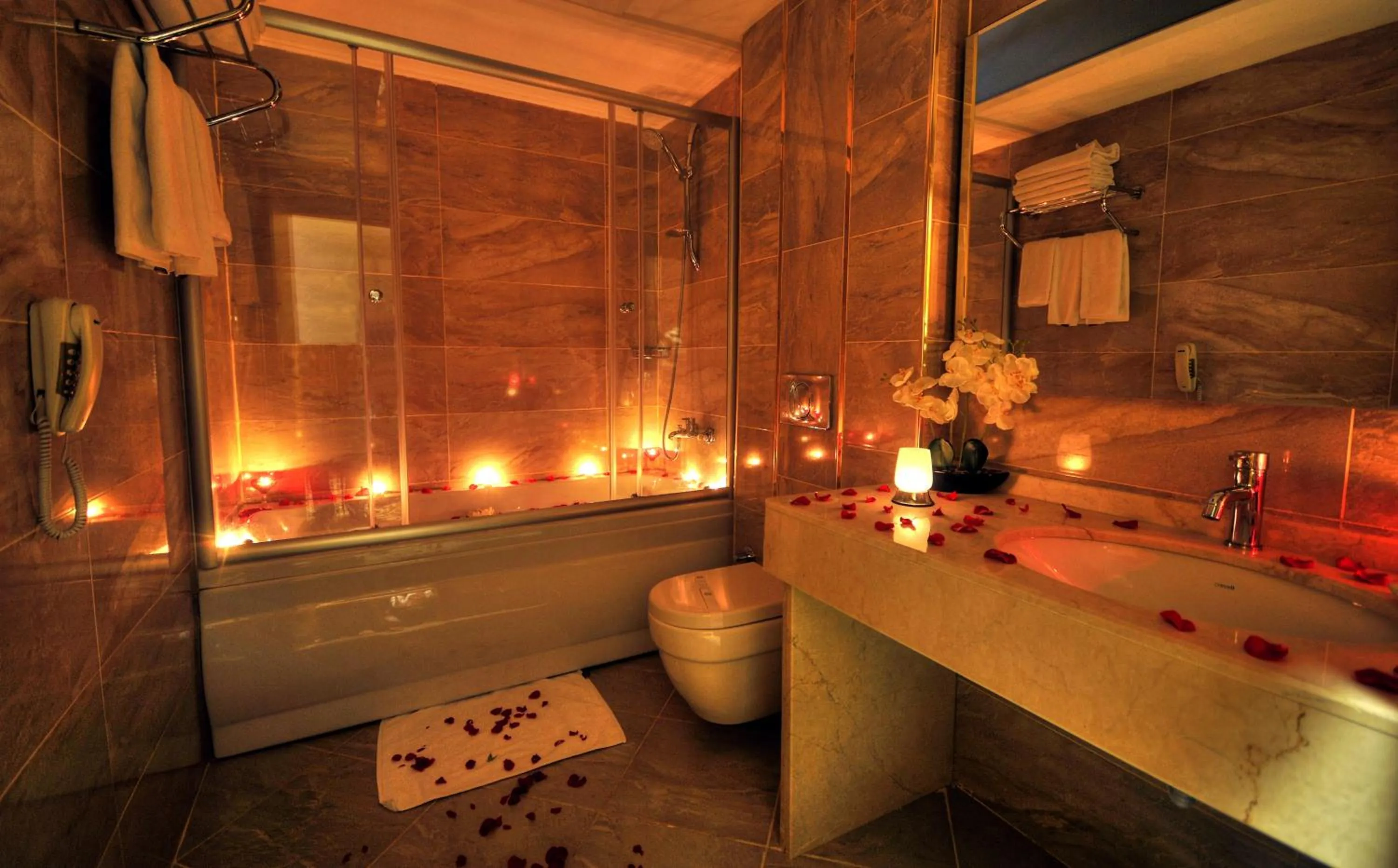 Shower in Golden Deluxe Hotel