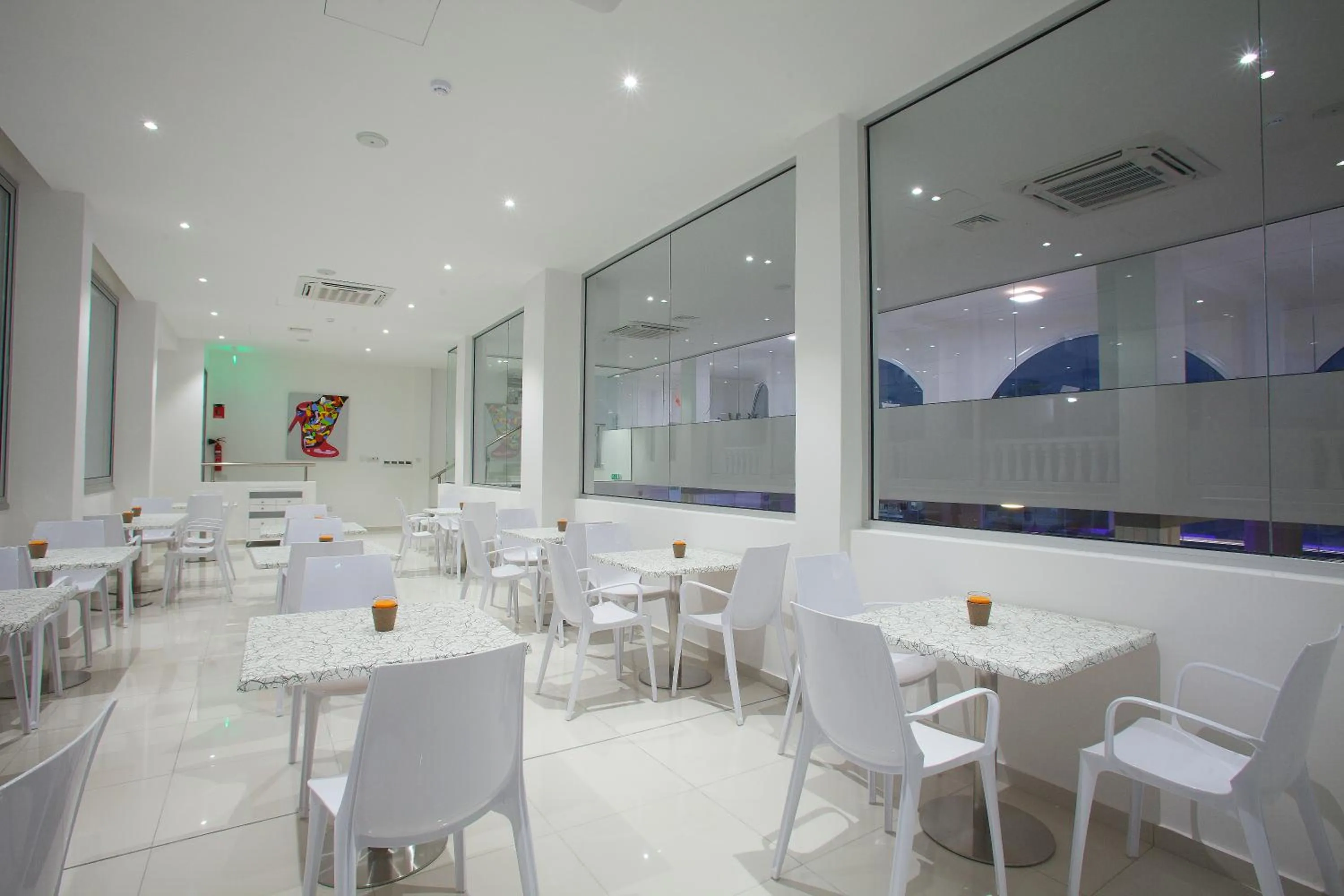 Restaurant/places to eat in Princessa Vera Hotel Apartments