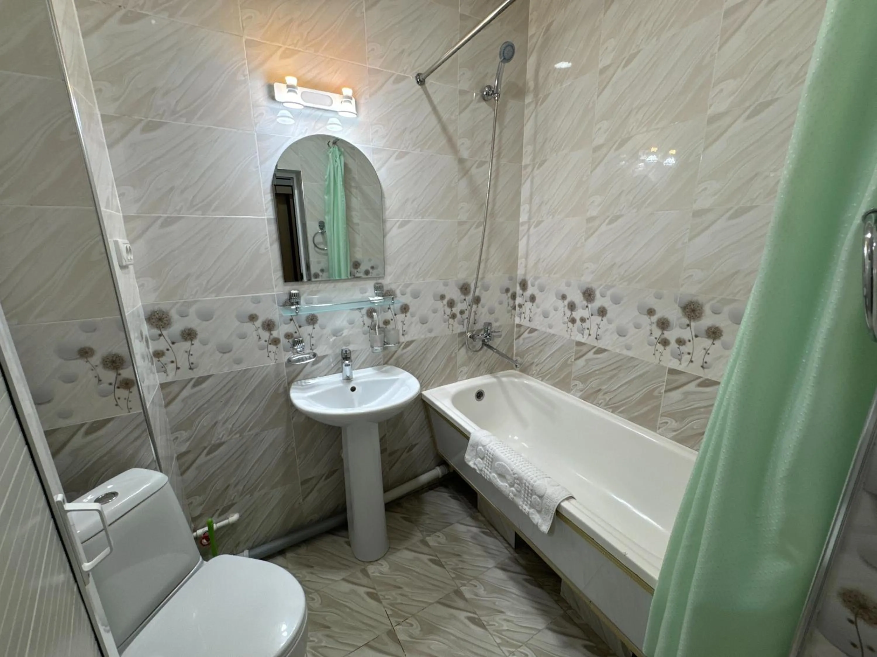 Shower in RATMINA HOTEL