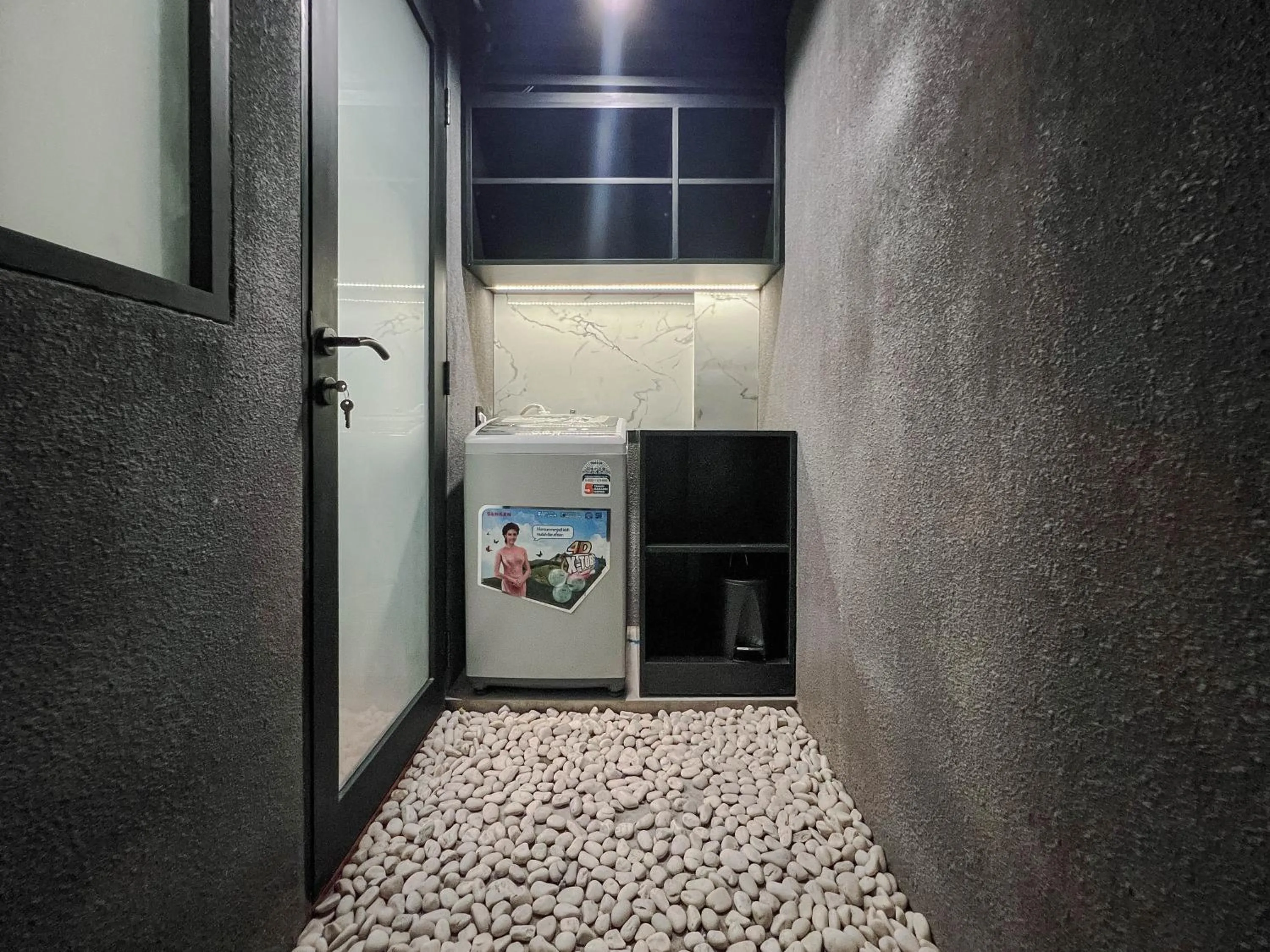 room service in Fouralivin