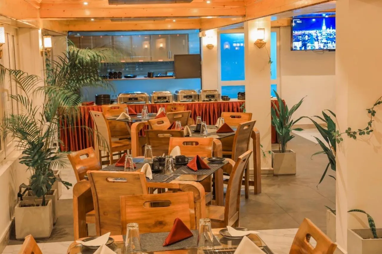 Restaurant/places to eat in Queens Lake Cabin