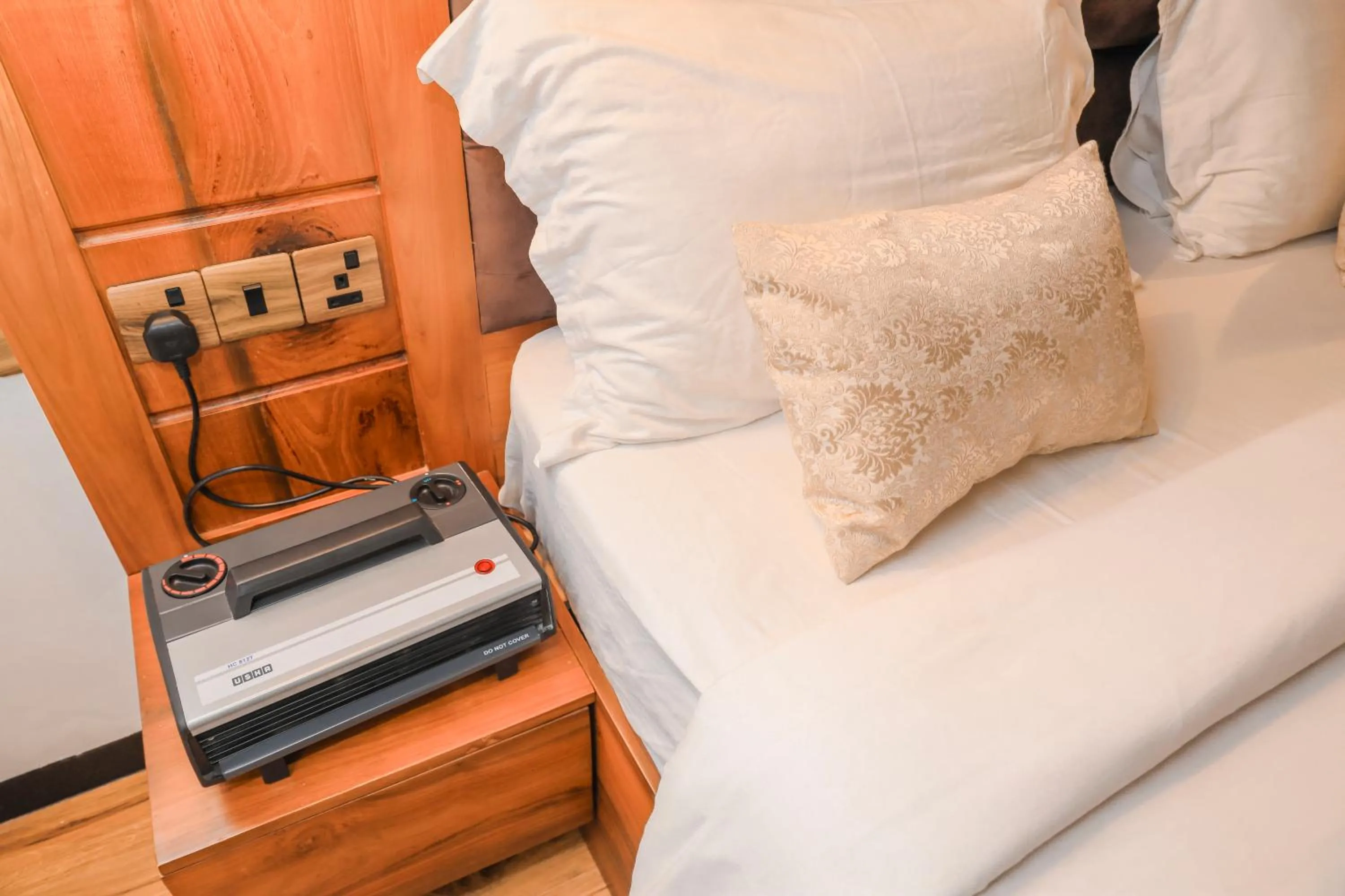 Bedroom in Queens Lake Cabin