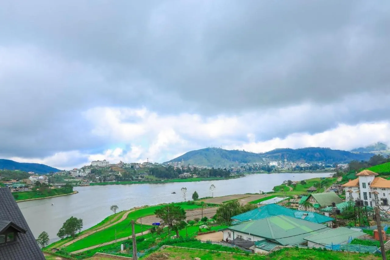 Natural landscape in Queens Lake Cabin