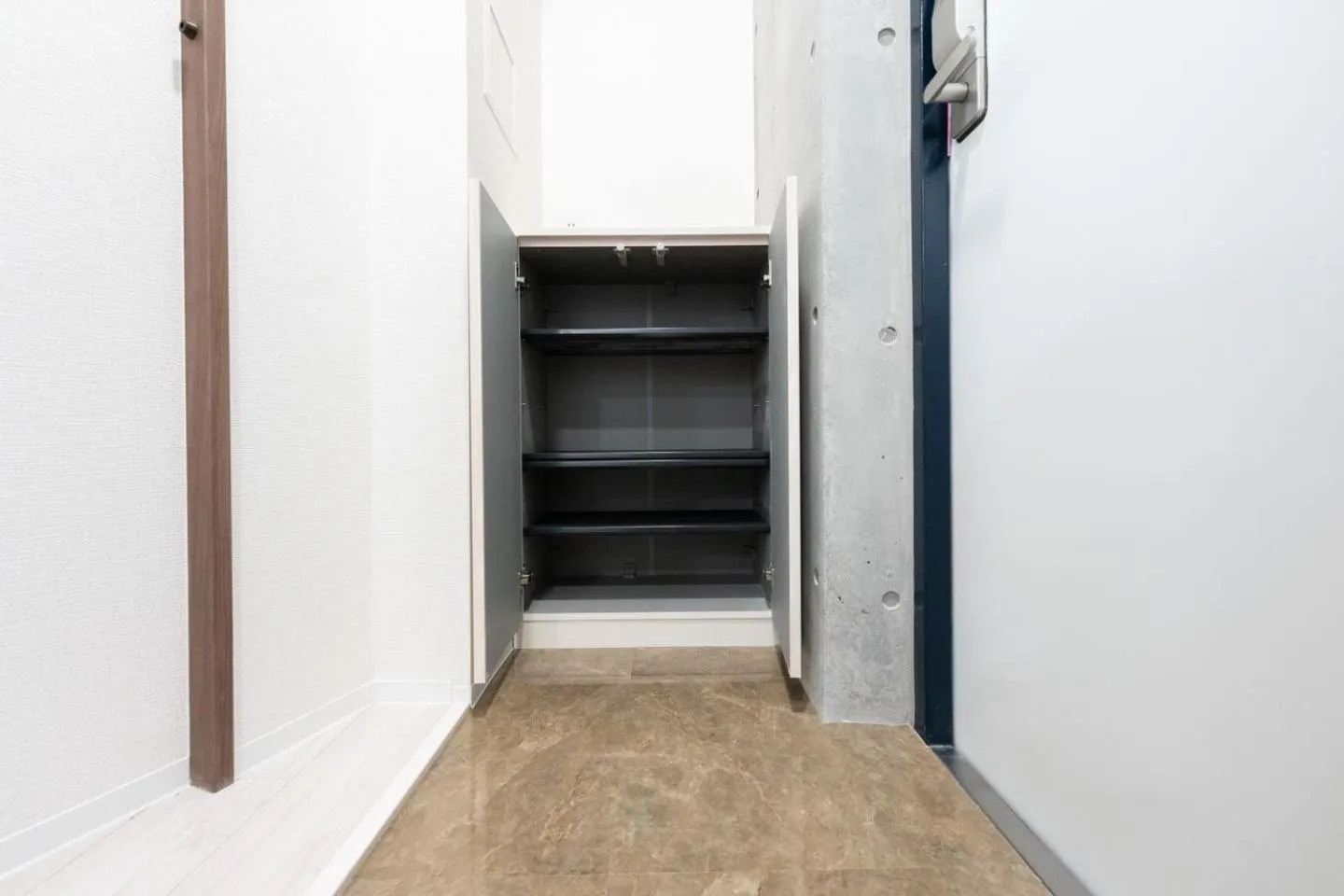 wardrobe in Ferio Kamata II