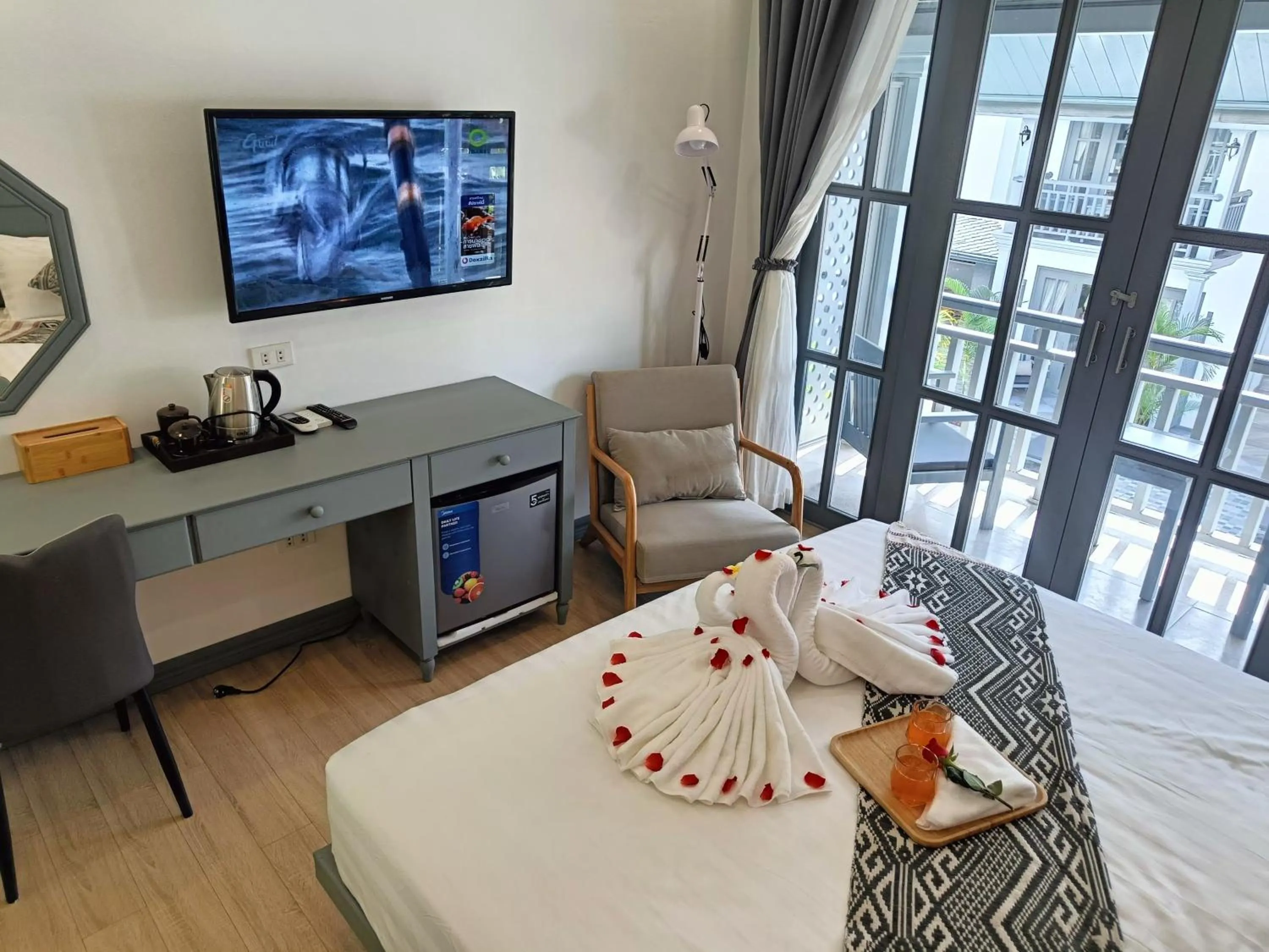 Photo of the whole room, Bed in LuangPrabang Pearl Hotel