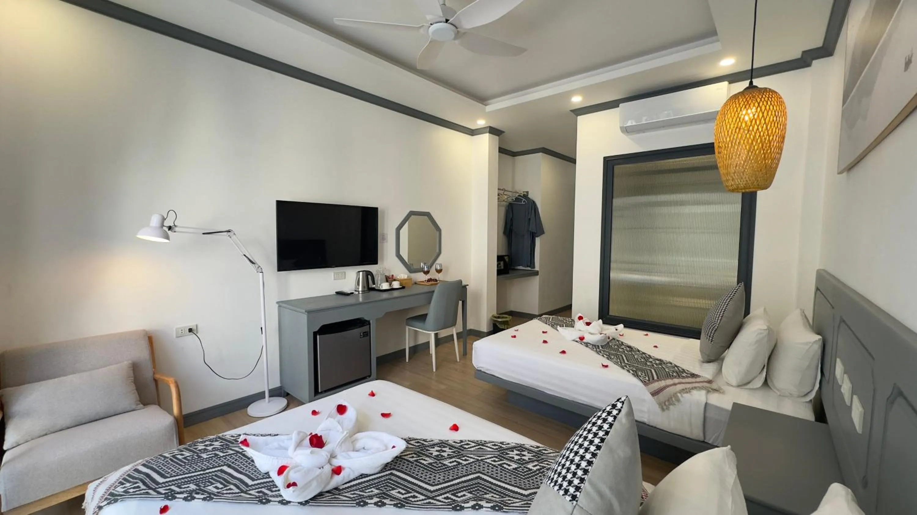 View (from property/room), Bed in LuangPrabang Pearl Hotel