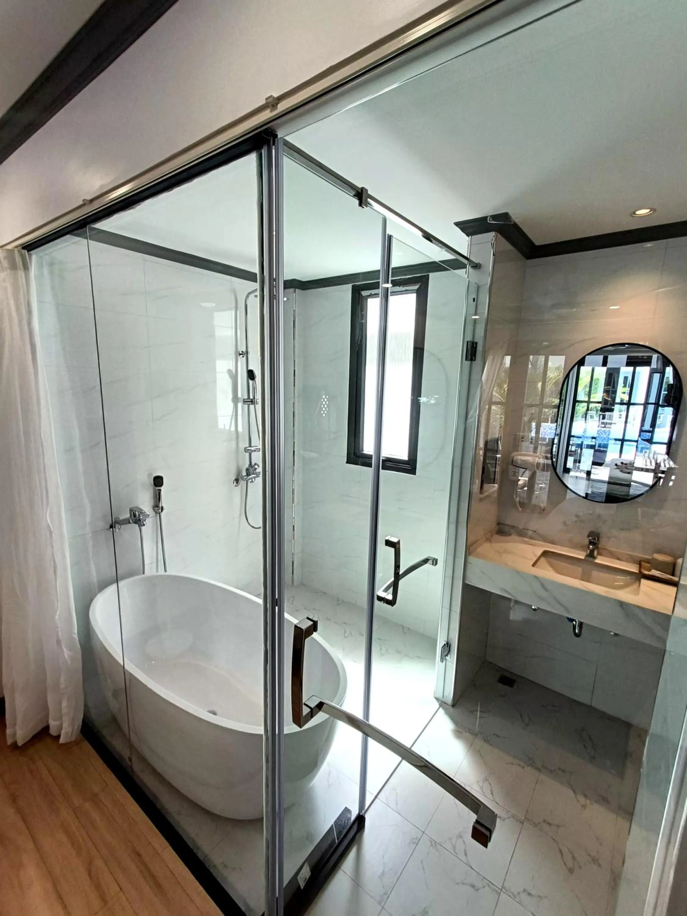 Bath in LuangPrabang Pearl Hotel