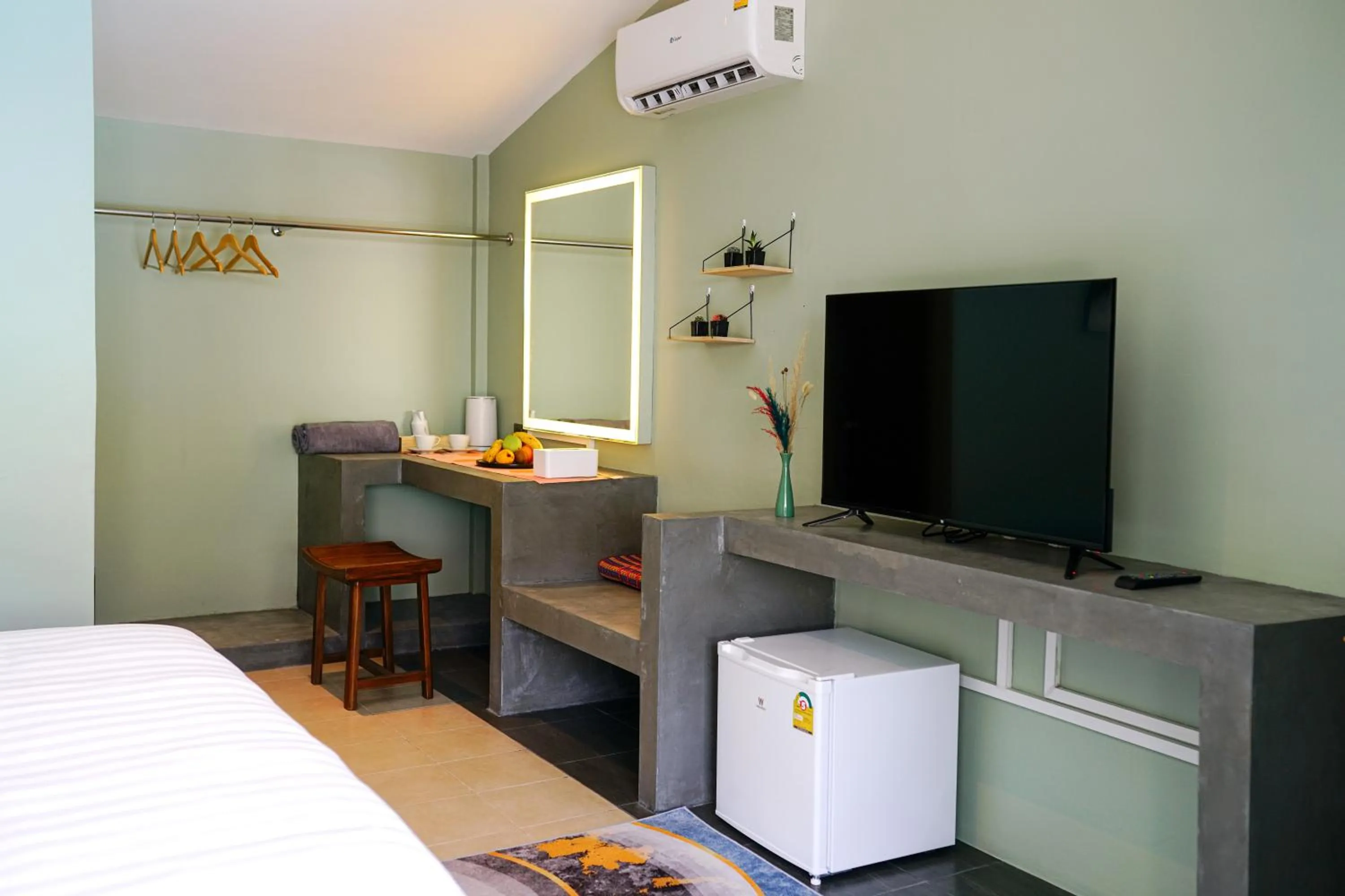 TV and multimedia, Bed in Maiiam Bungalows Kata Beach
