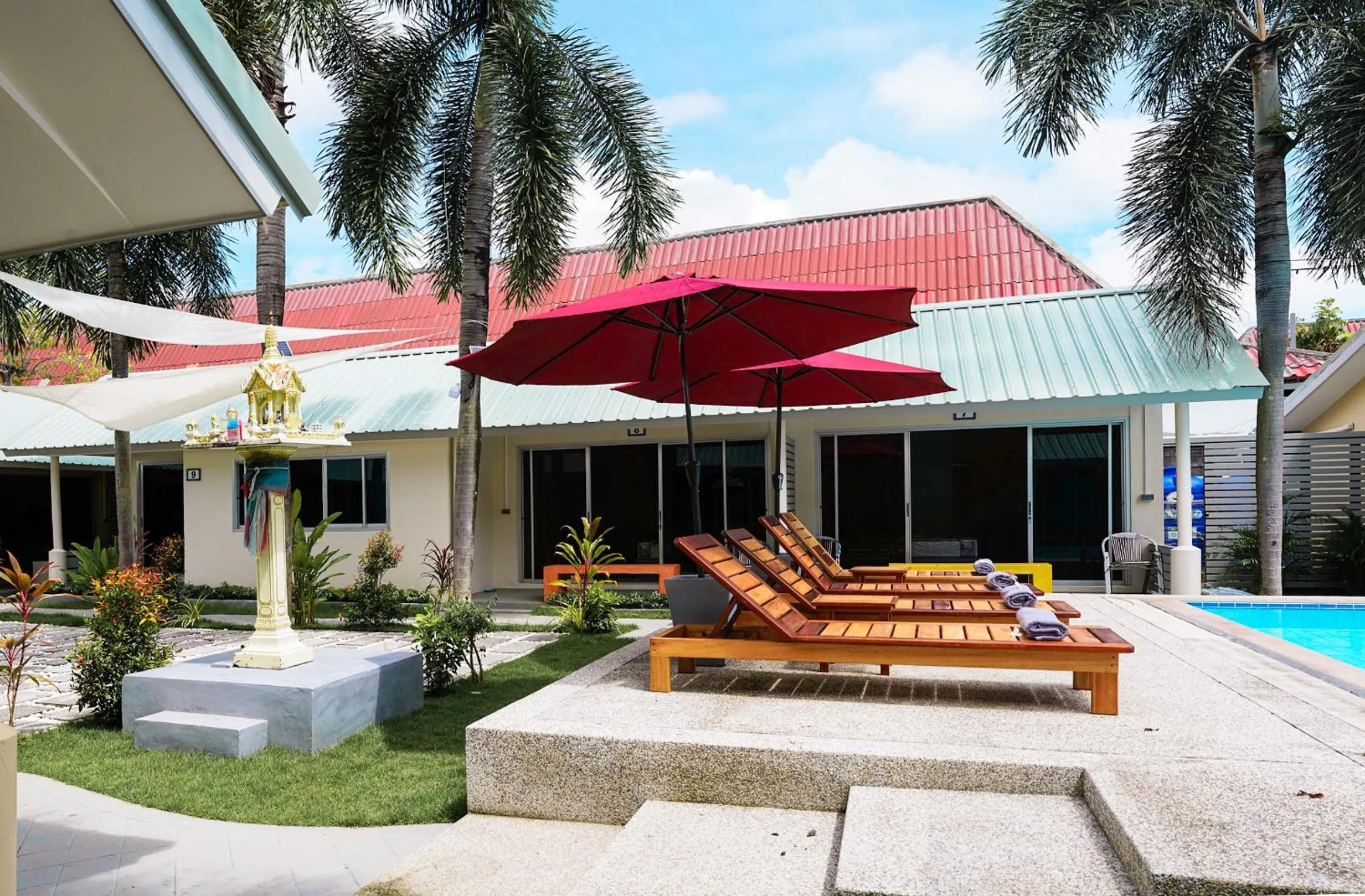 Property building in Maiiam Bungalows Kata Beach