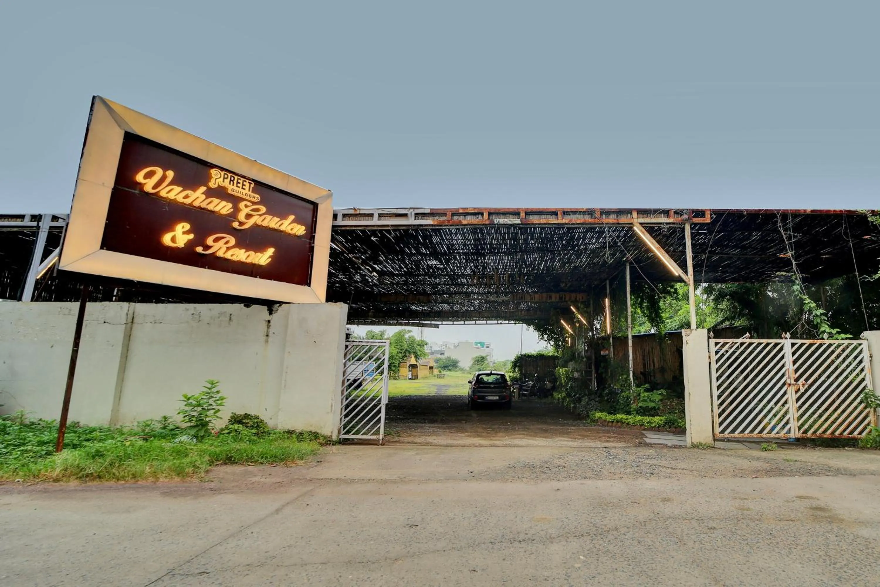 Facade/entrance in Super Hotel O Vachan Garden And Resort