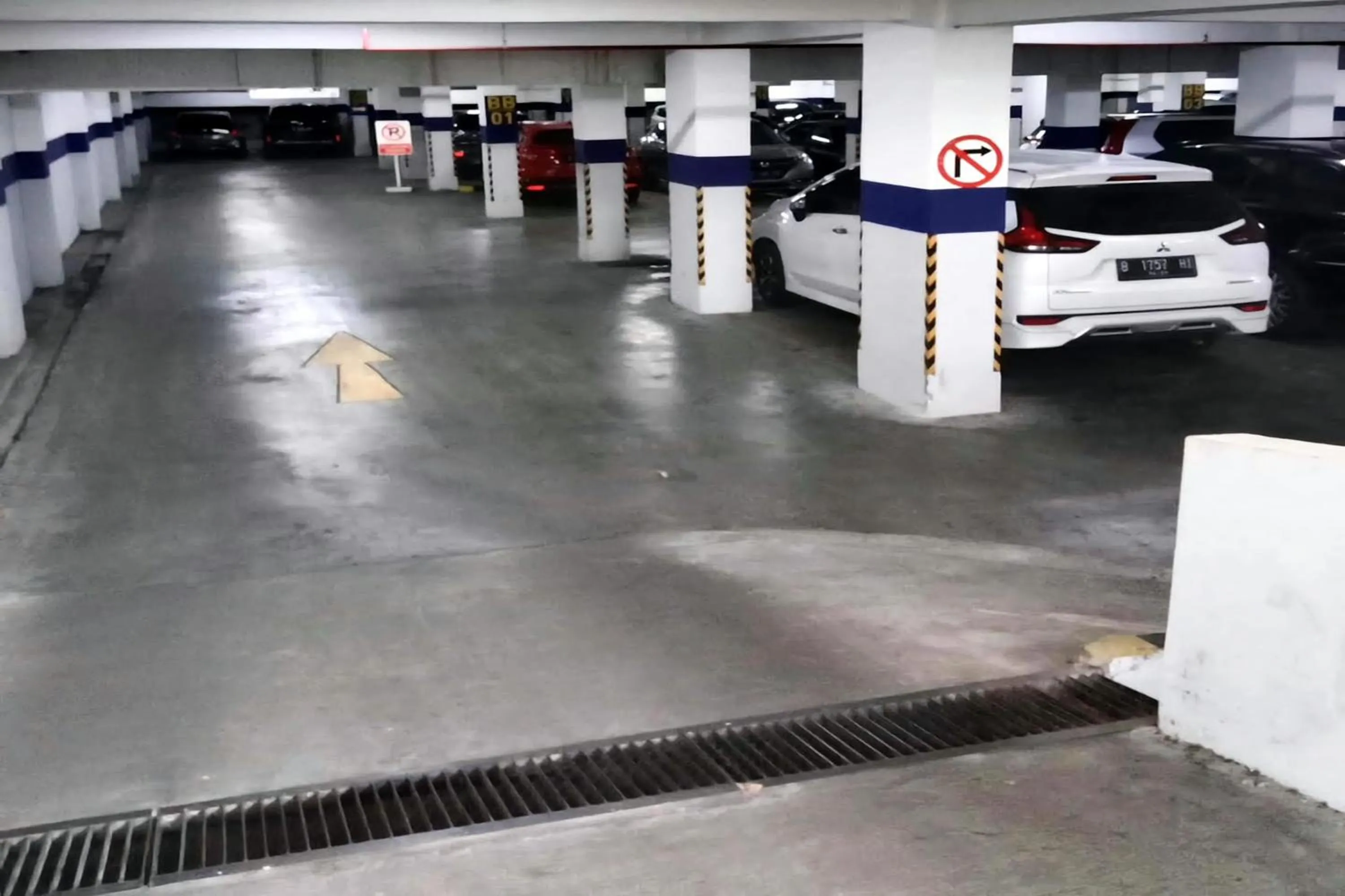 Parking in Queen Room 2 @ Grand Center Point Apartment