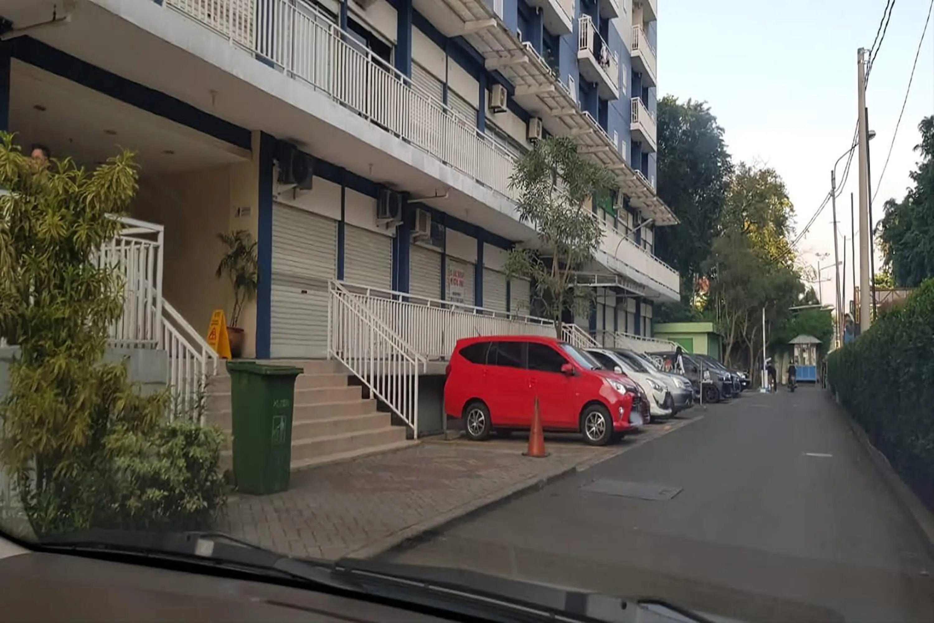 Parking in Queen Room 2 @ Grand Center Point Apartment