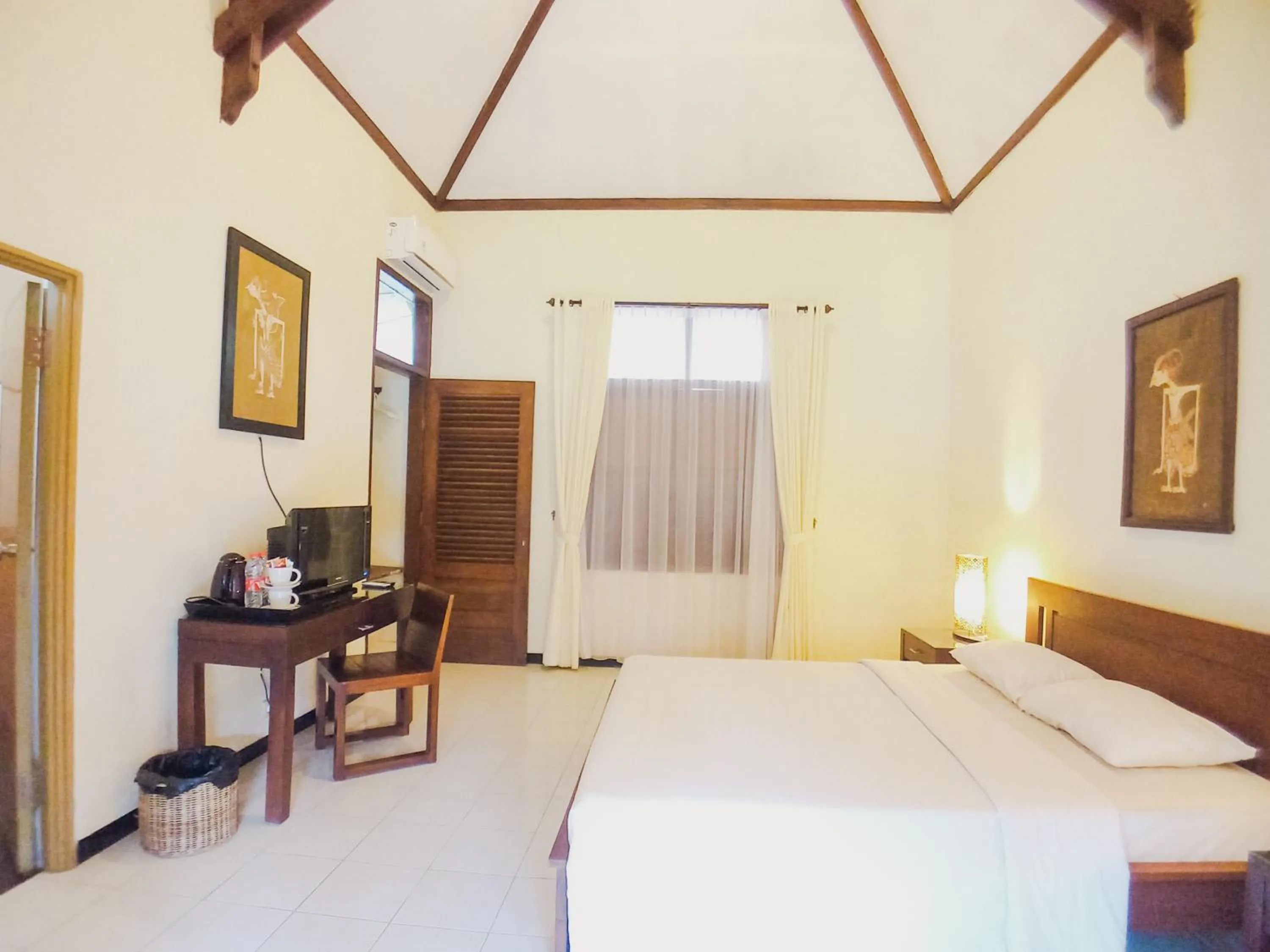 TV and multimedia, Bed in Margo Utomo Hill View Resort