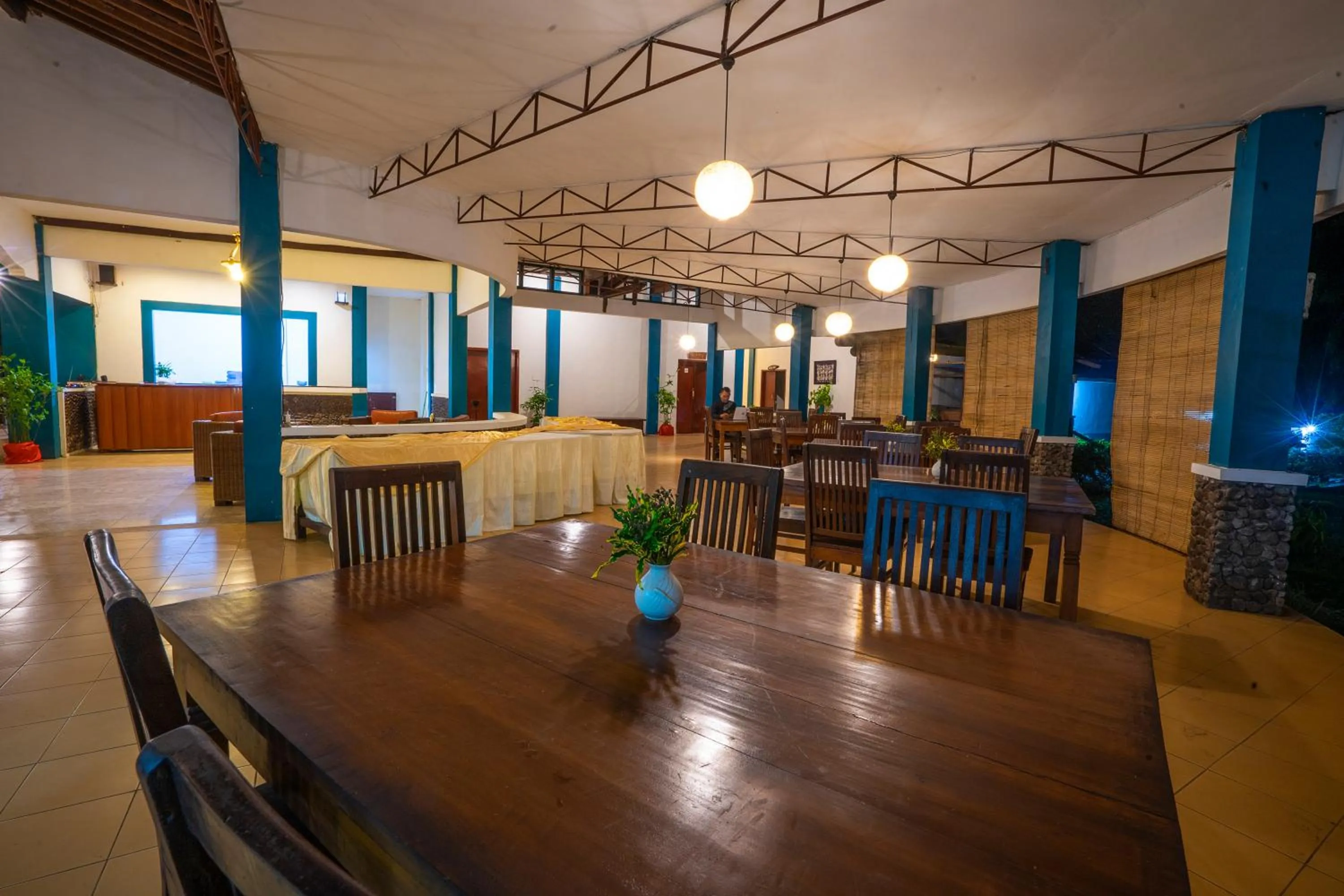 Restaurant/places to eat in Margo Utomo Hill View Resort