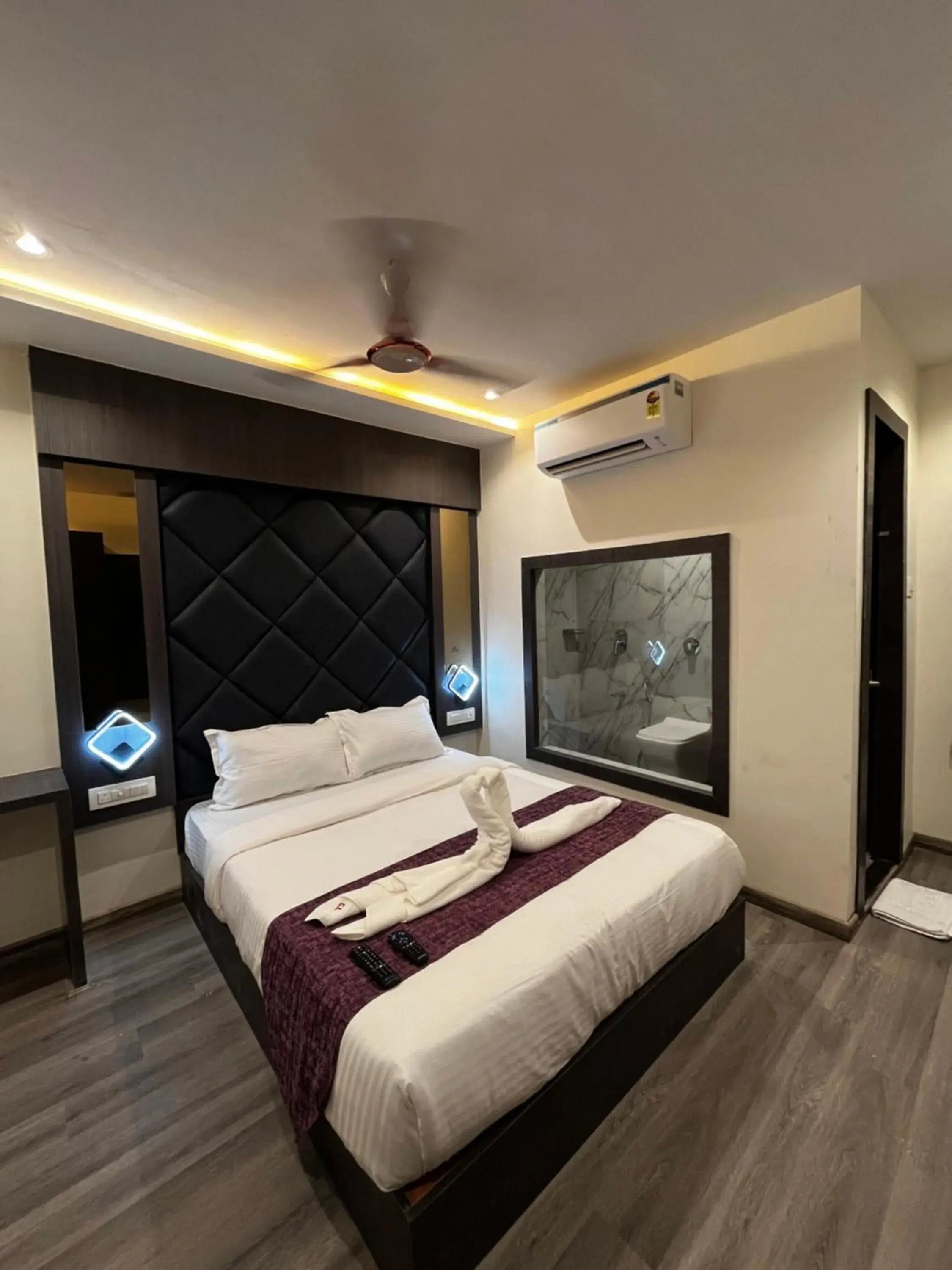Superior Double Room - single occupancy in Hotel Classio Andheri - Near DN Nagar Metro Station Superior Double Room - single occupancy in Hotel Classio Andheri - Near DN Nagar Metro Station