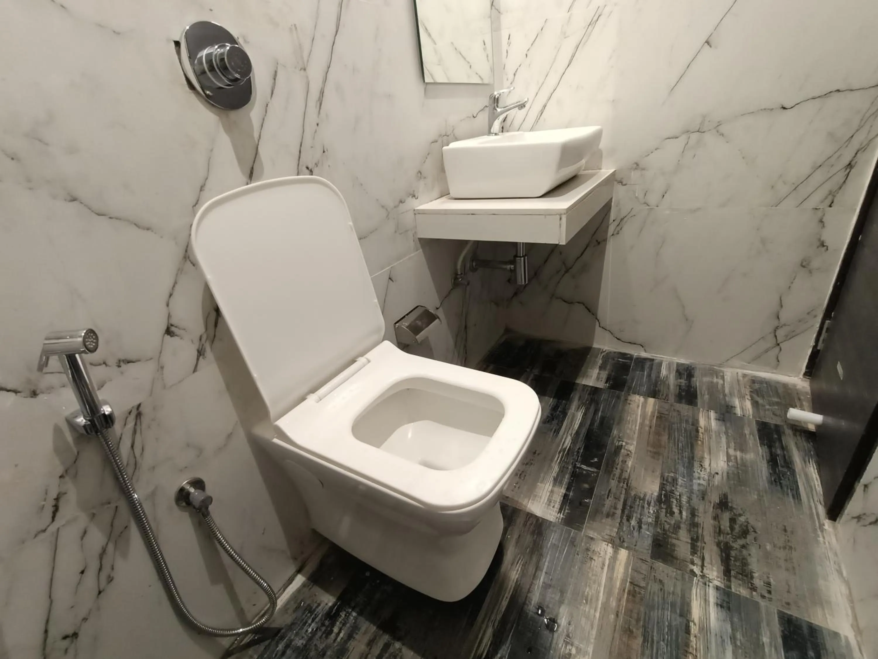 Shower in Hotel Classio Andheri - Near DN Nagar Metro Station