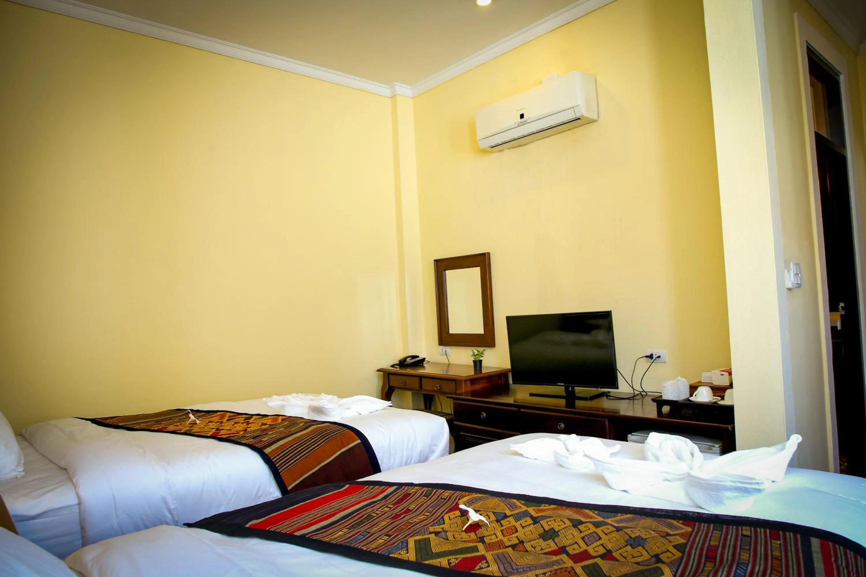 Bed in Le Luxe Boutique Hotel