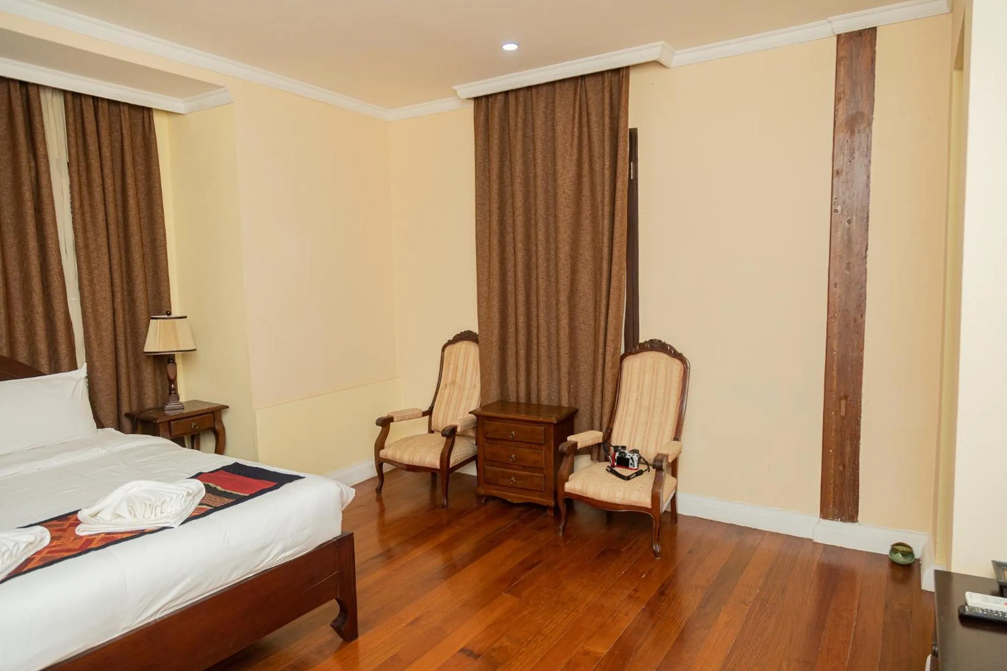 Bed in Le Luxe Boutique Hotel