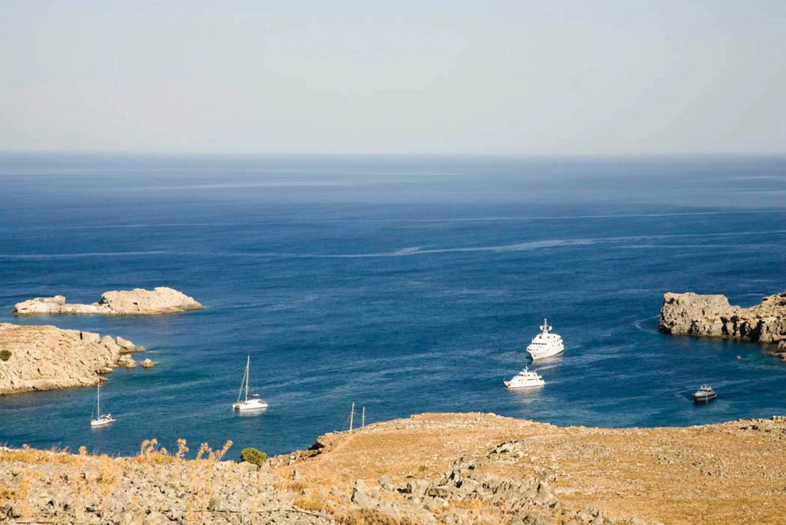 Area and facilities in Pefki Islands