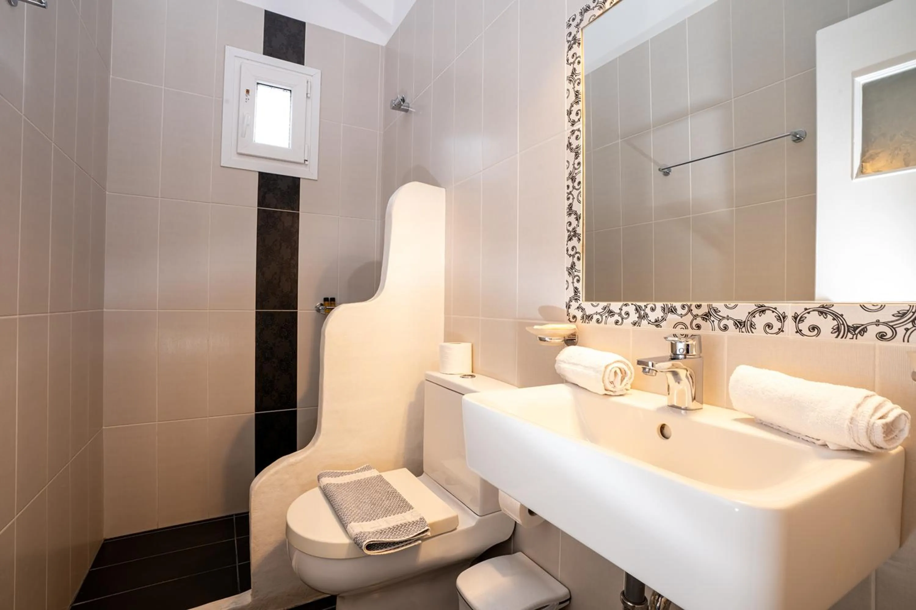 Bathroom, Bed in Mosha Pension