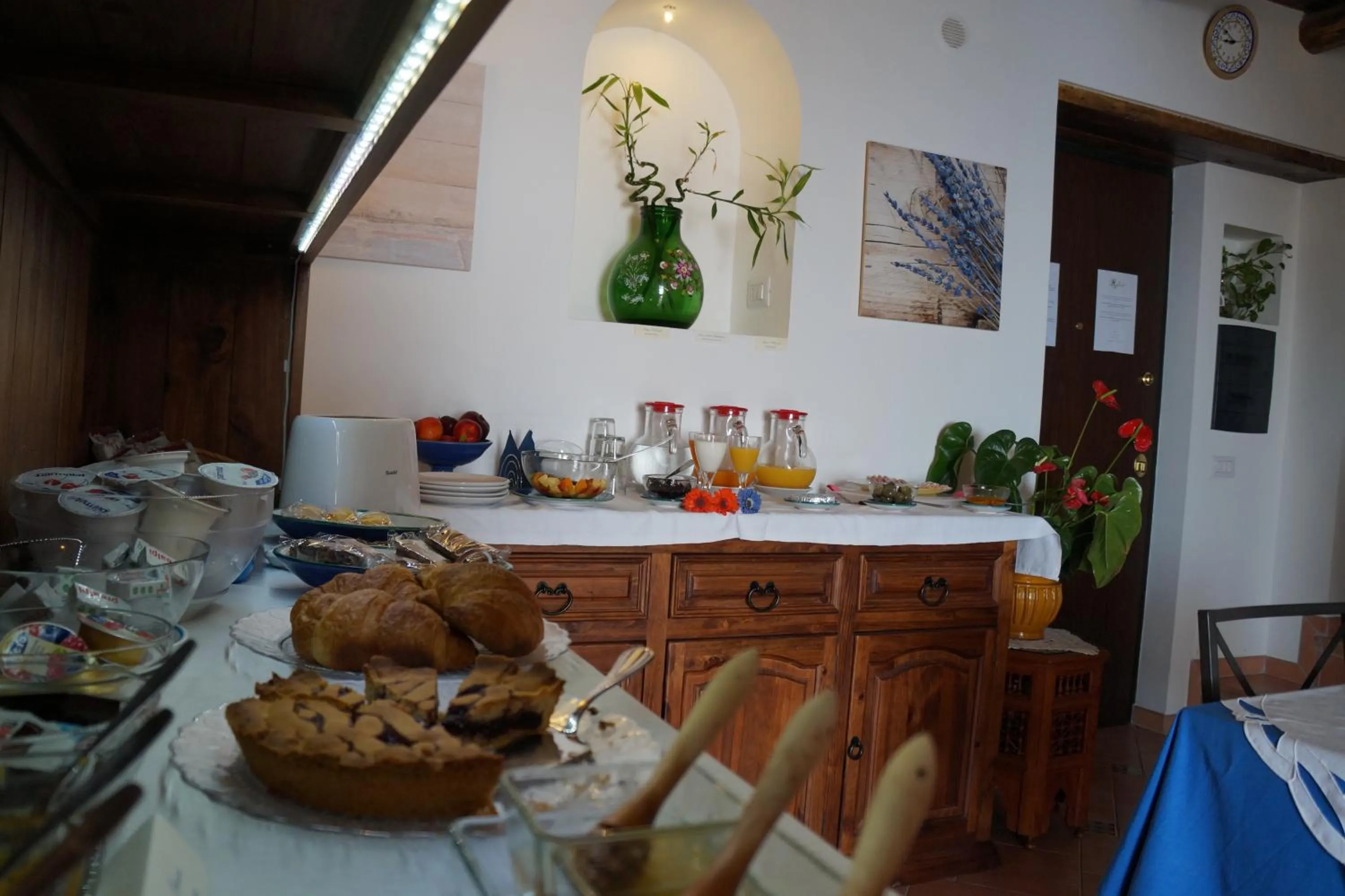 Continental breakfast in L'Arabesco B&B