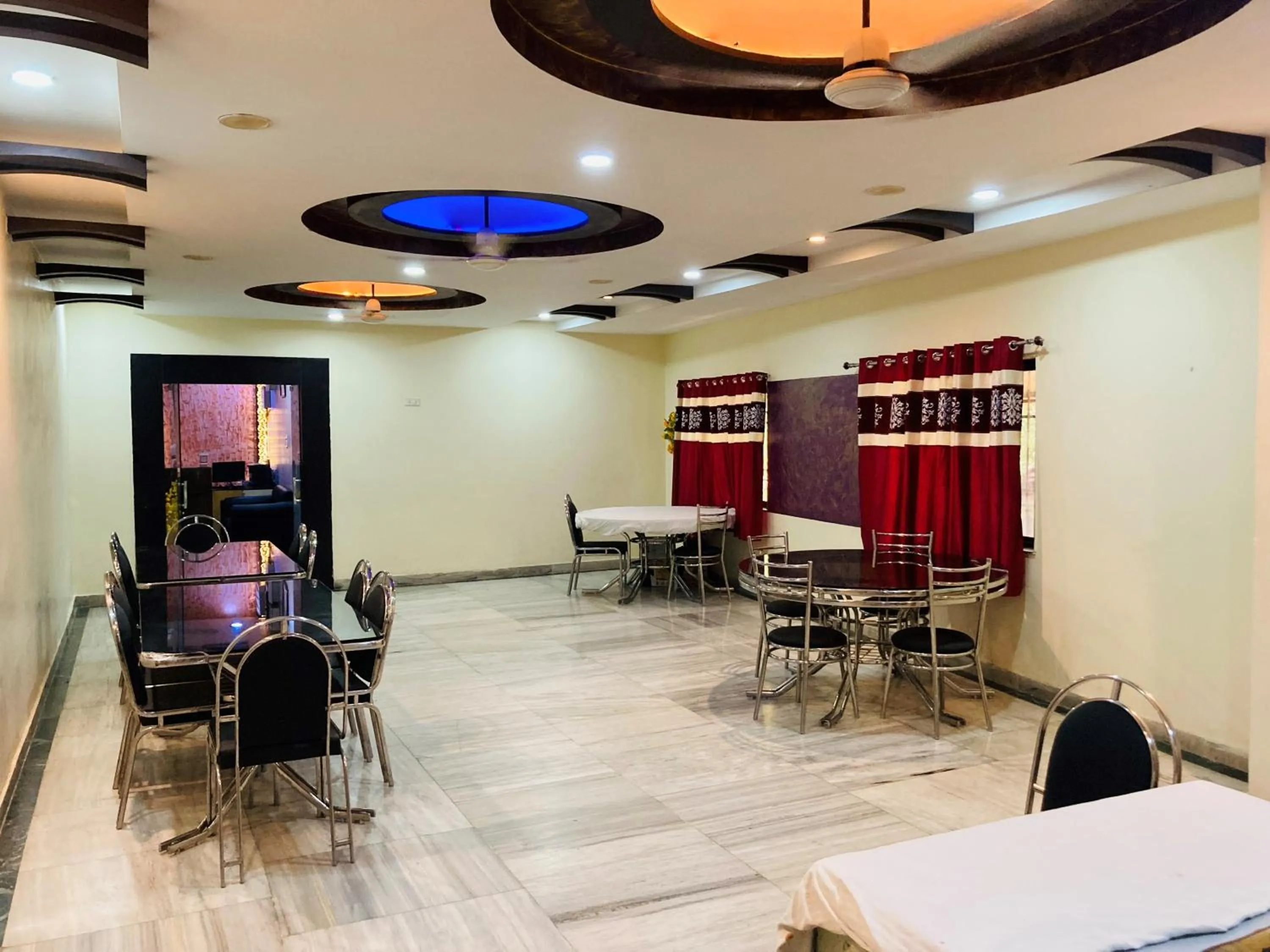 Restaurant/places to eat in Hotel Jagdish