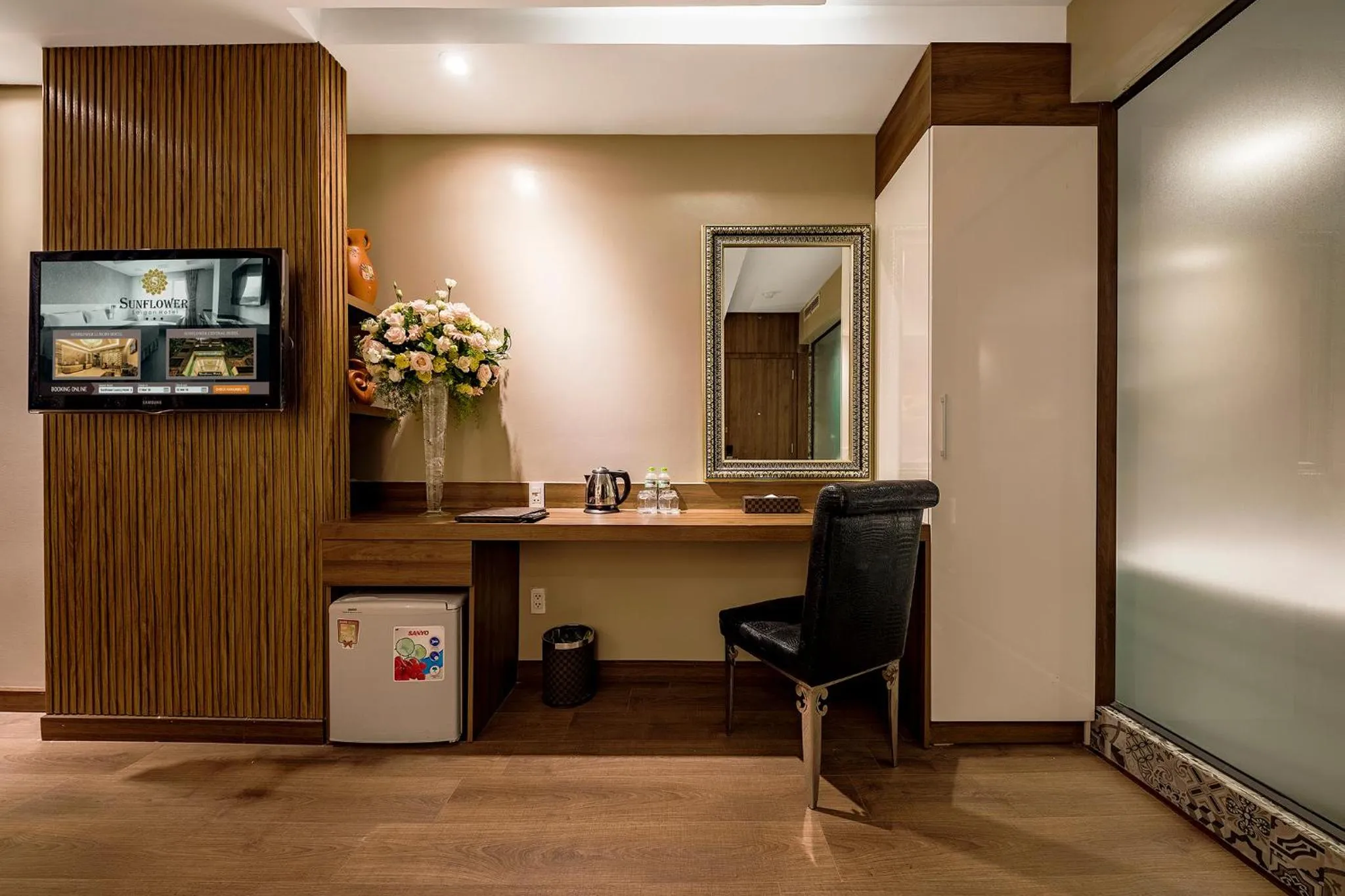 TV and multimedia in Sunflower Luxury Hotel