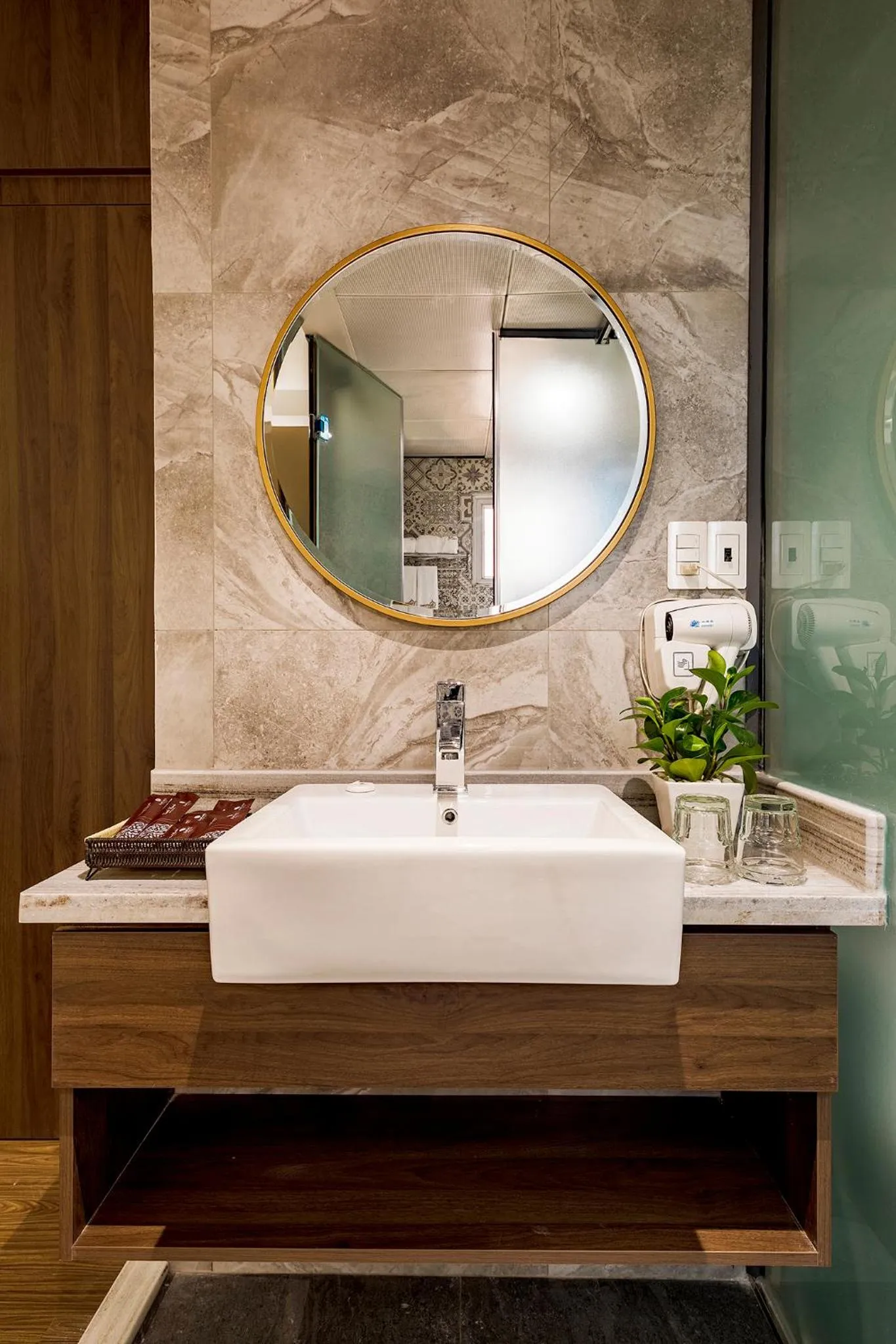 Sunflower Luxury Hotel