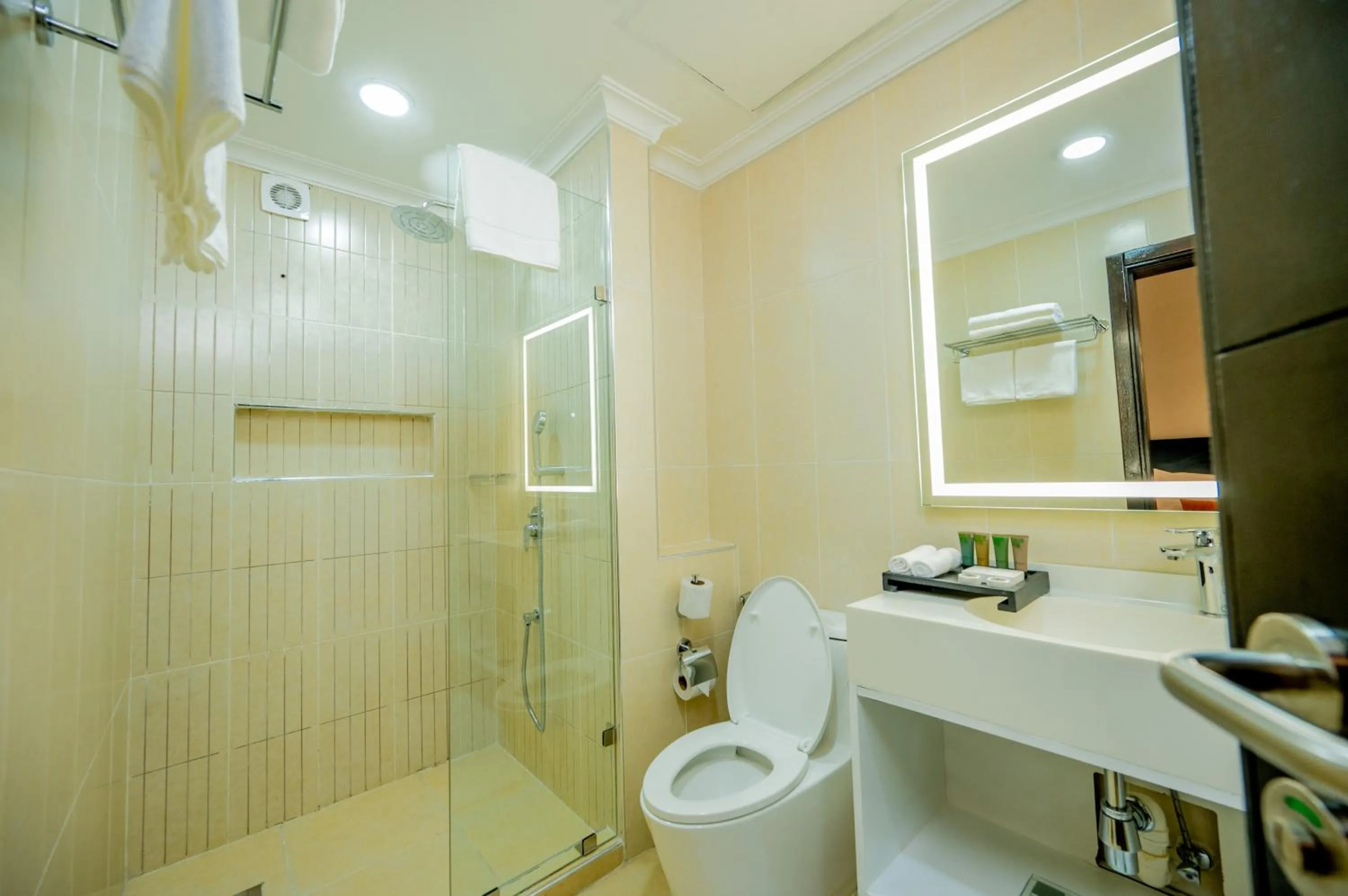Shower in Urban by CityBlue Hotel, Dar es Salaam