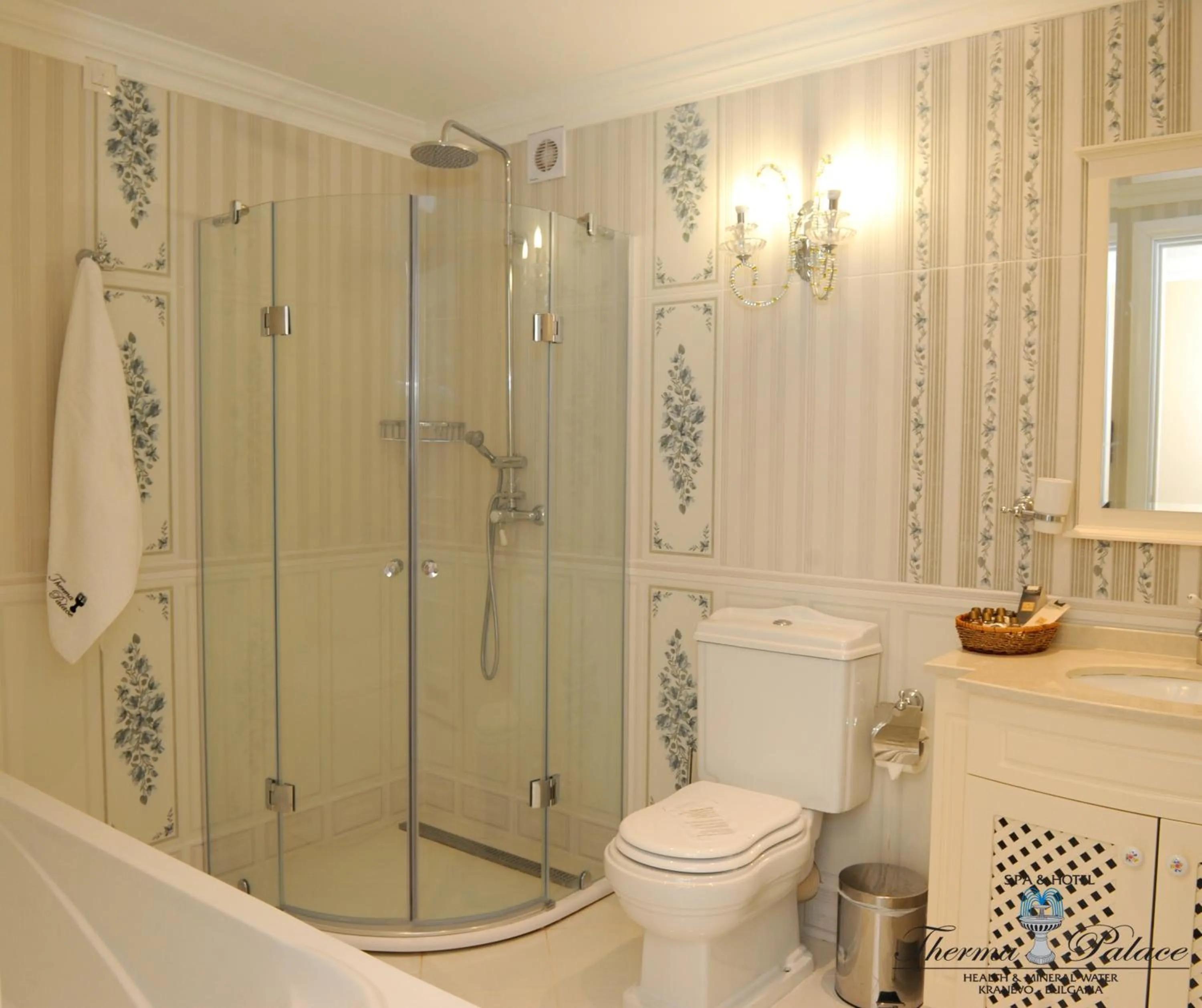 Bathroom in Therma Palace - SPA Mineral Pool & All inclusive & Free Parking