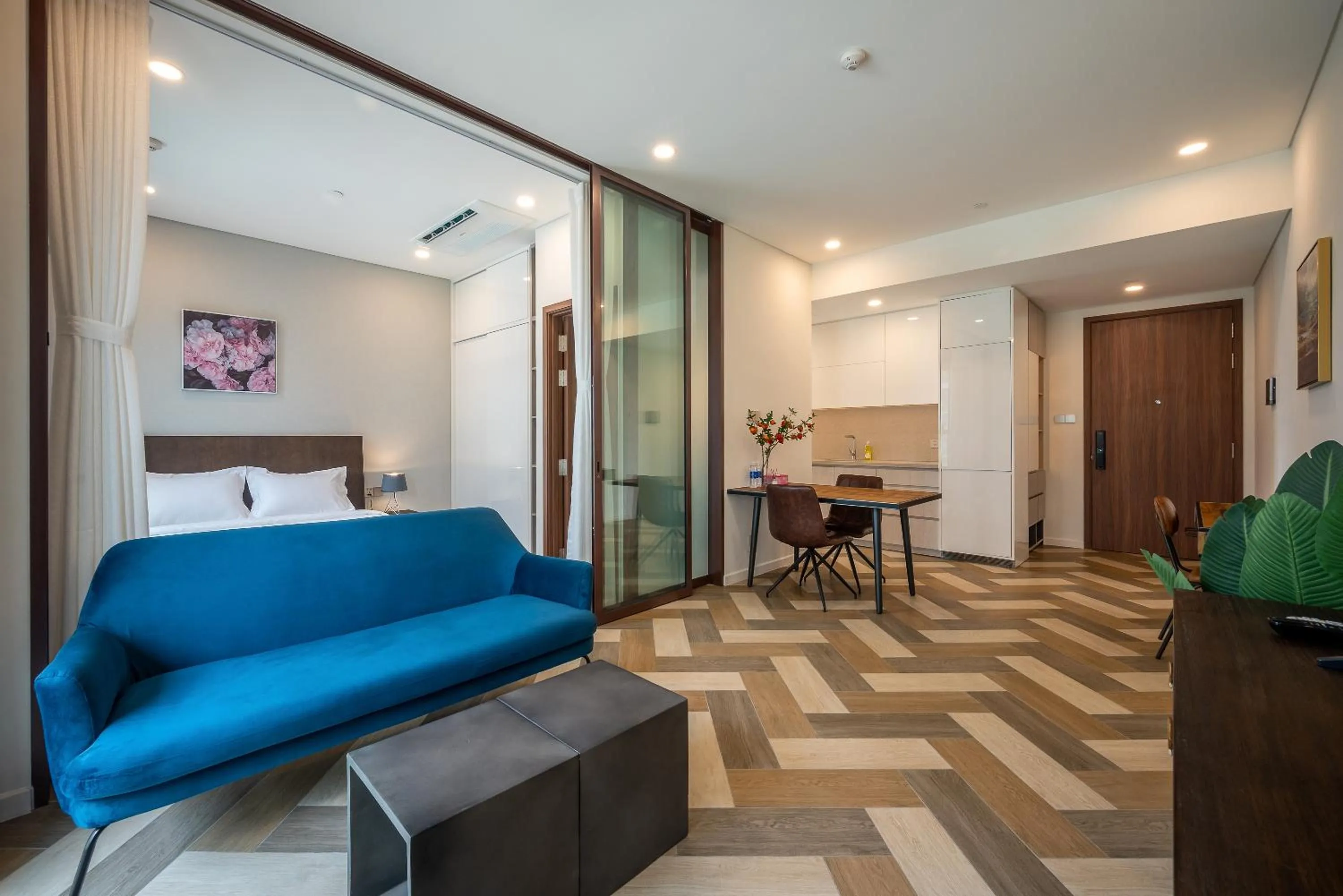 Living room, Bed in Metropole Thu Thiem Condo Apartment