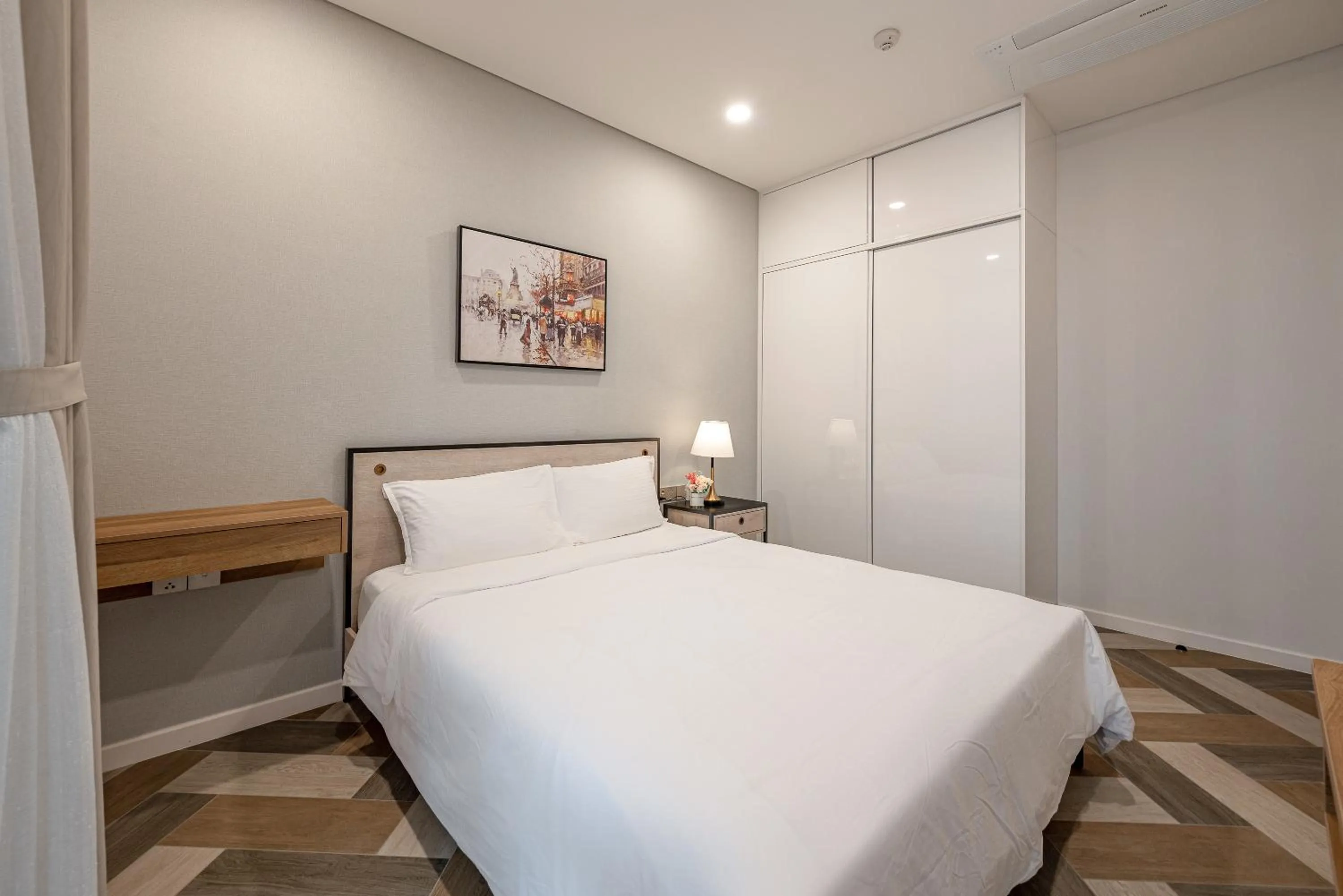 Bedroom, Bed in Metropole Thu Thiem Condo Apartment